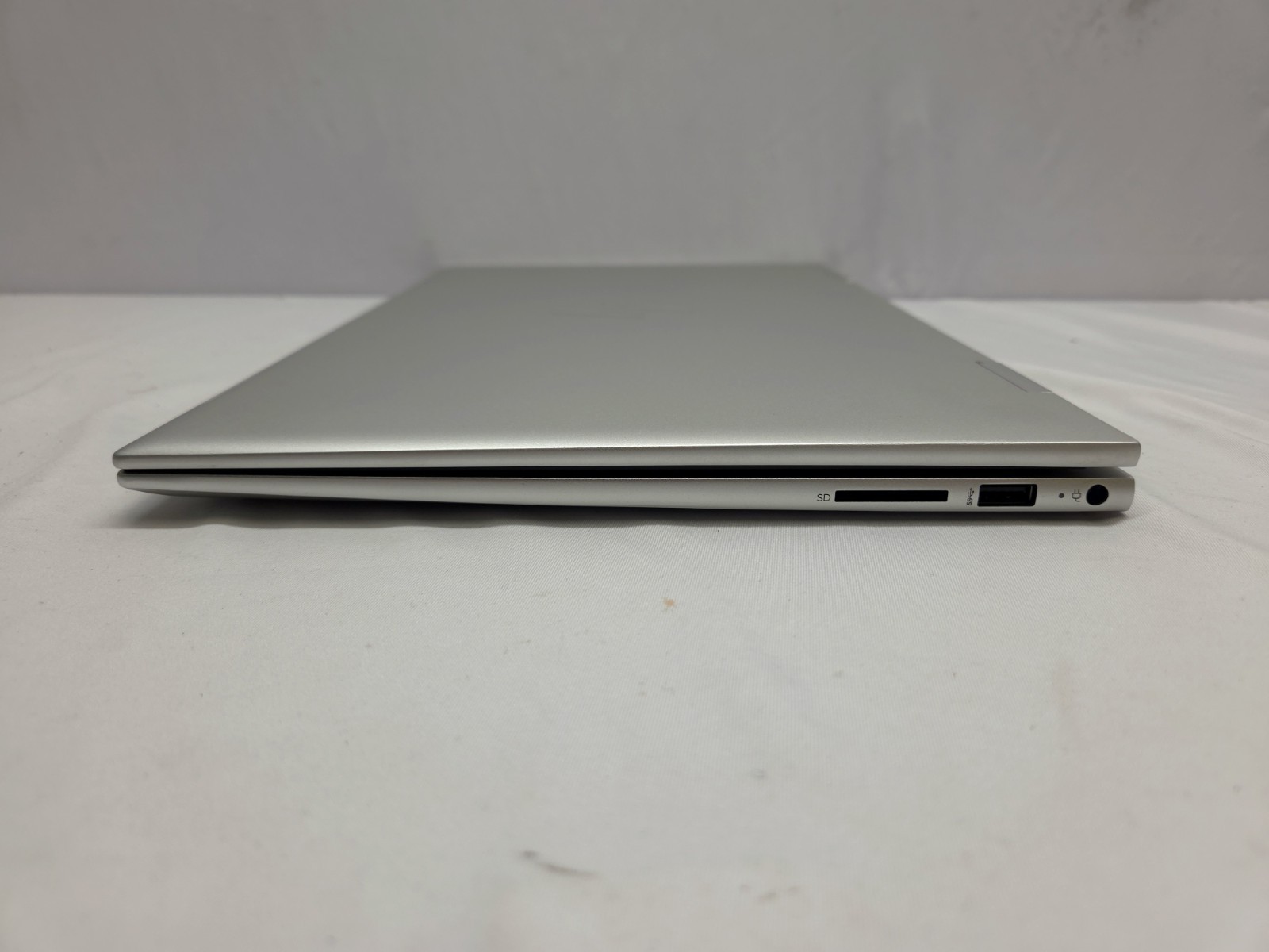HP ENVY x360 15-ES2050WM 15.6″ Intel Core i5-1240P 2-In-1 Touch Display AS-IS