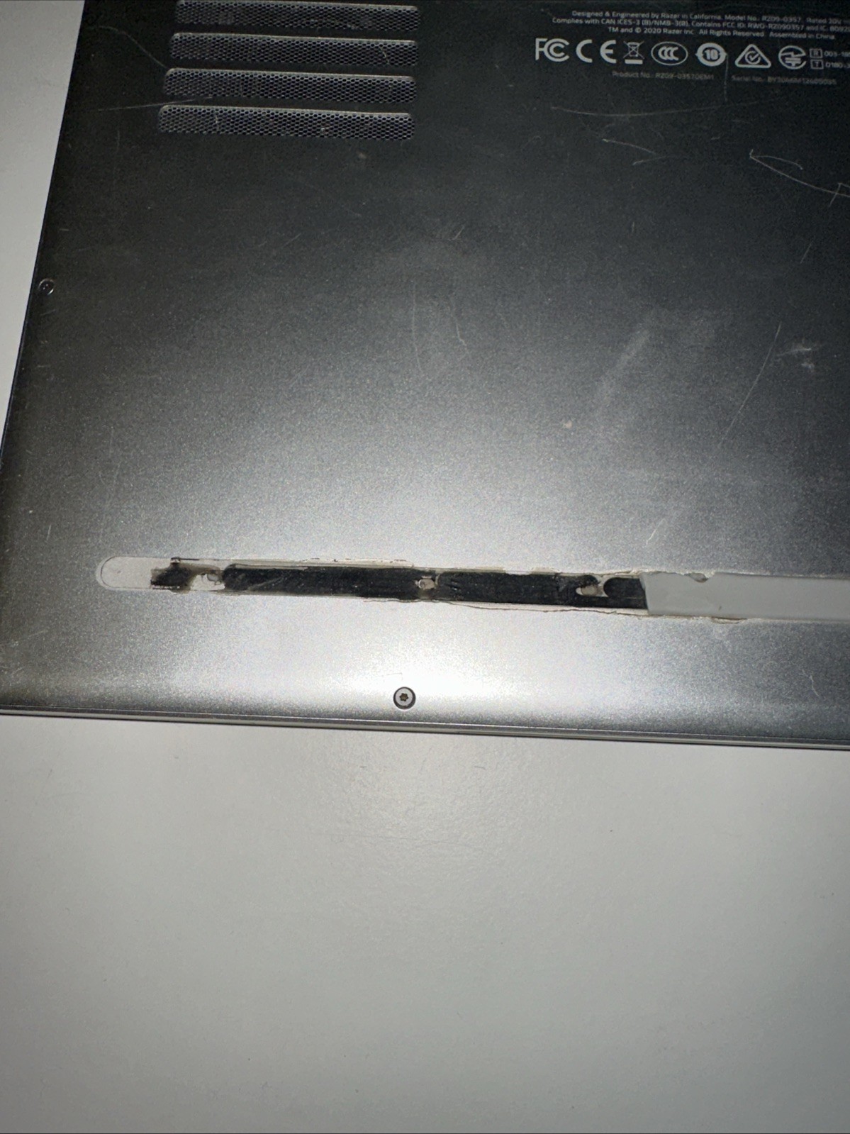 Razer Book 13 RZ09-0357 i5-1135G7 2.4GHz 8GB RAM 256GB SSD SIGNS OF WEAR