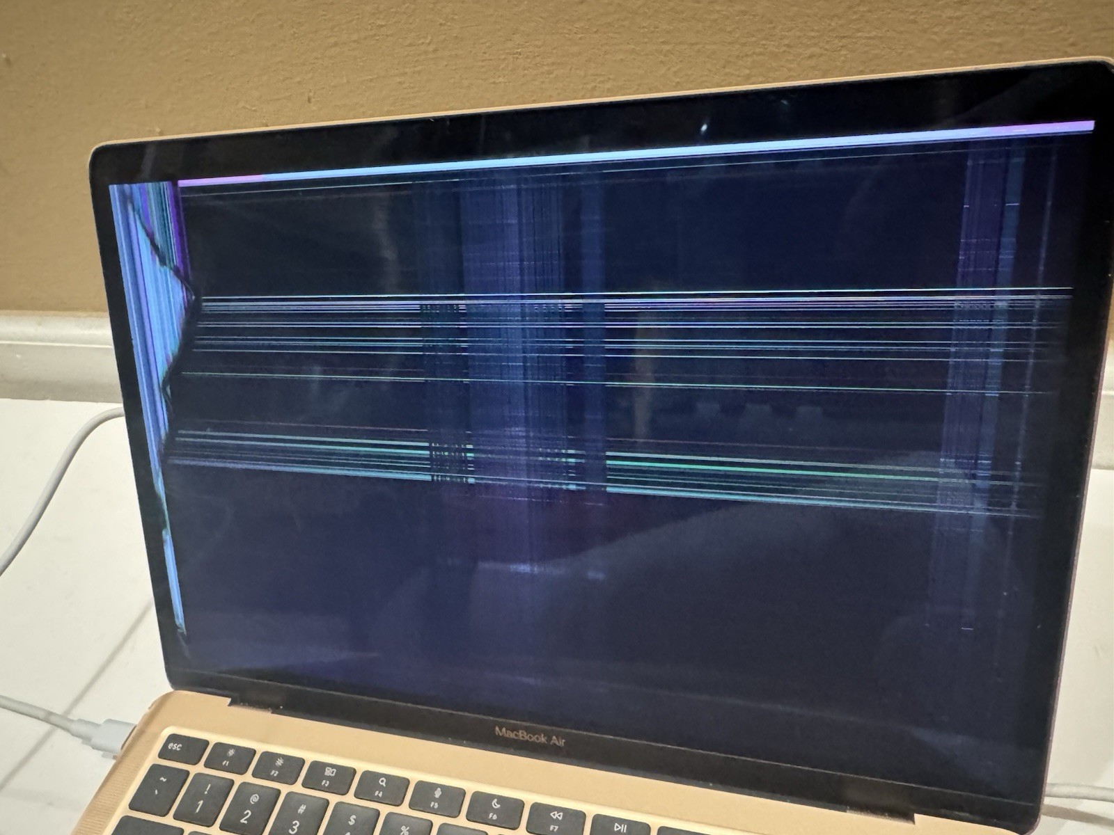 MacBook Air 13″ A2337 FOR PARTS, REPAIR Password LOCKED Internal Cracked Screen