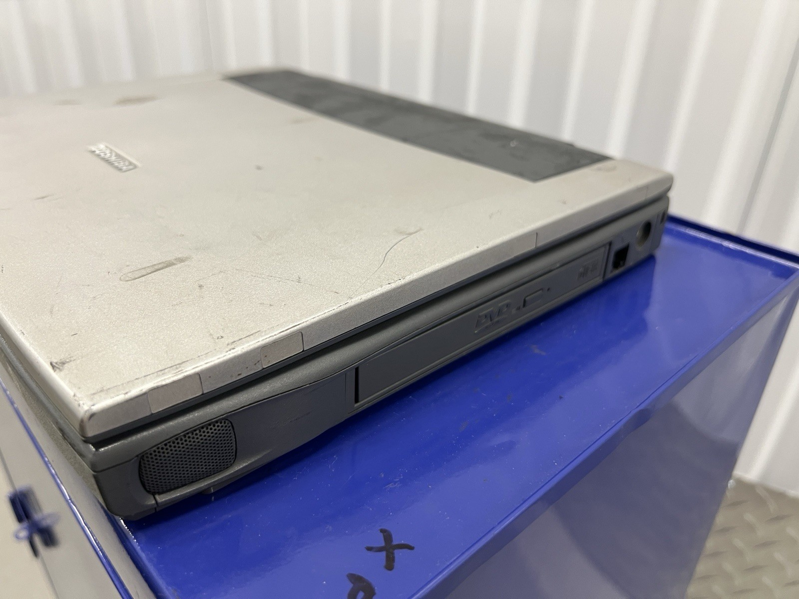Toshiba Tecra 8100 14.1″ Pentium III Laptop – For Parts Untested