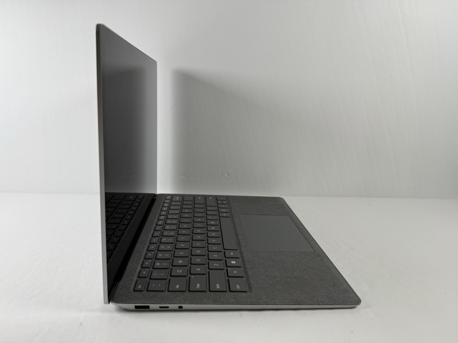 Microsoft Surface Laptop 5 13.5” 1950 Intel Core i7-1265U 16GB RAM 512GB NVME
