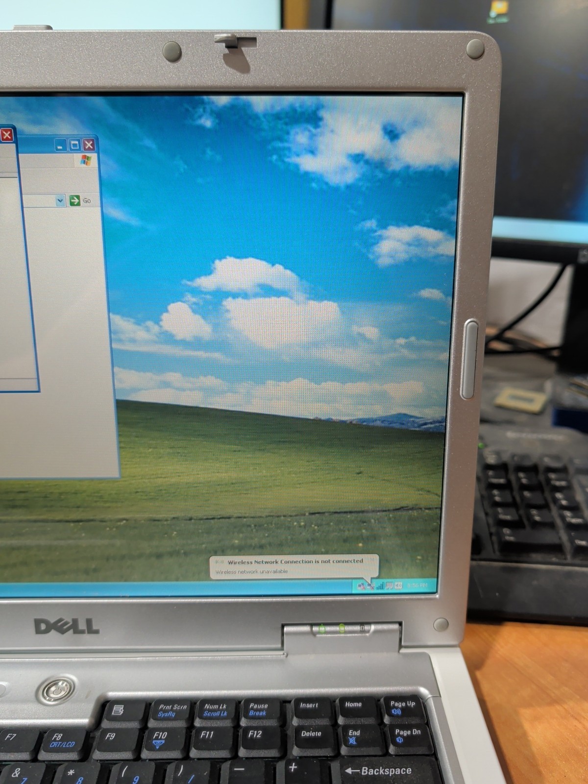 Dell Inspiron E1405 2 GB Ram, 80 GB HDD, 1.6 Ghz C2D Windows XP W/Charger