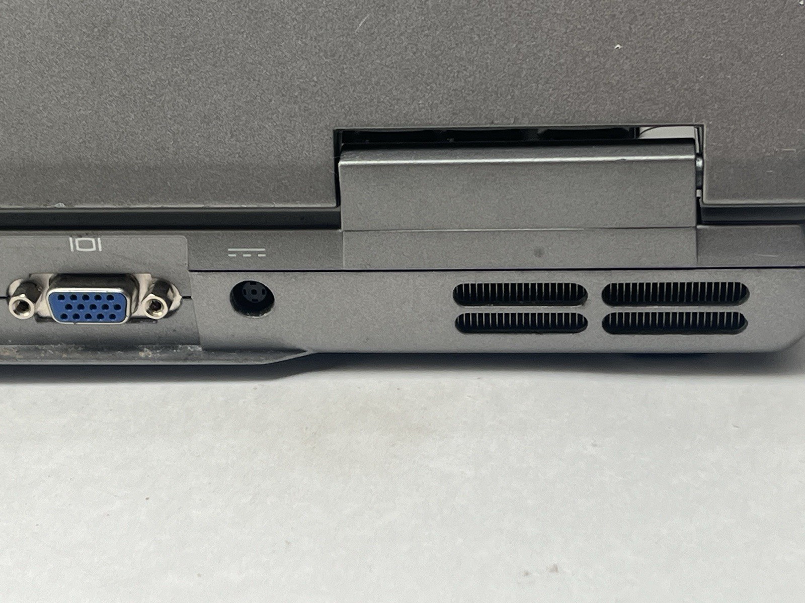 💻Dell Latitude D810 FOR PARTS AS IS Computer Parts Only No Charger 1 Day Ship👍