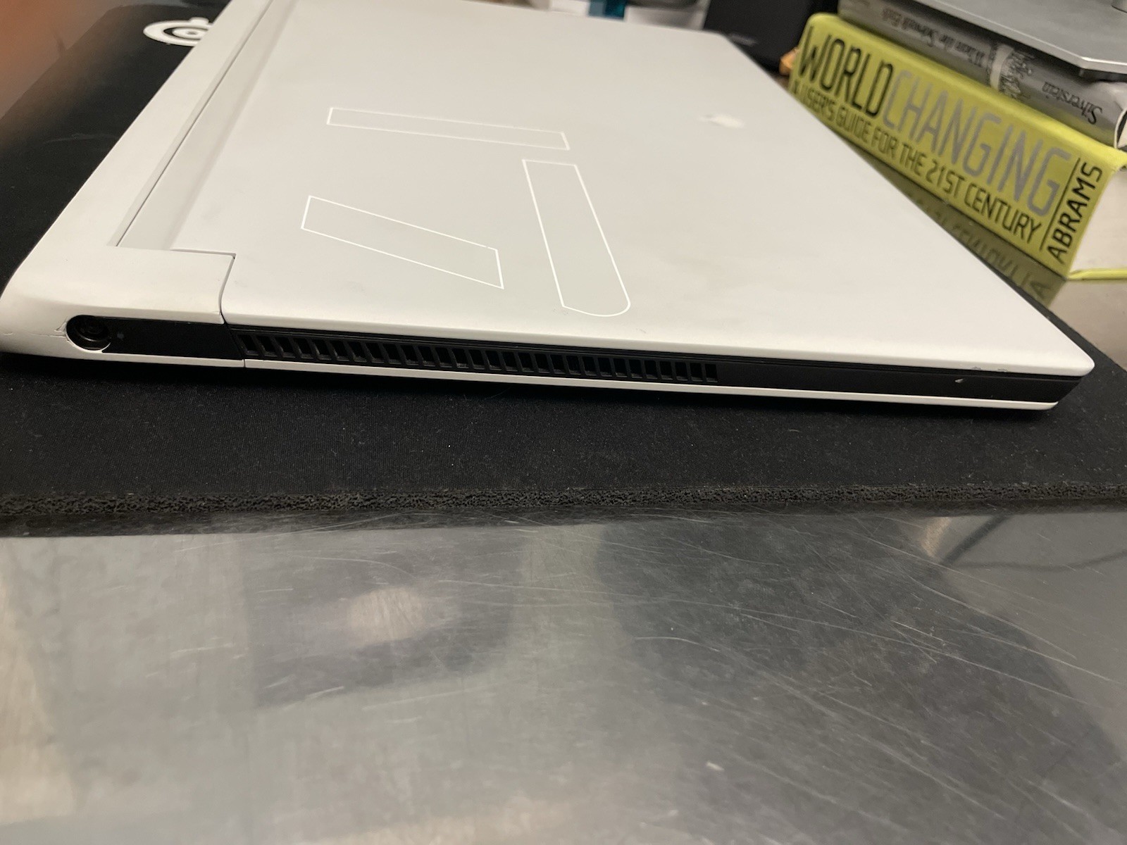 Alienware X17 R2 4k Display, DDR5 32gb Ram, Core I9 12th Gen, Rtx 3080 16GB