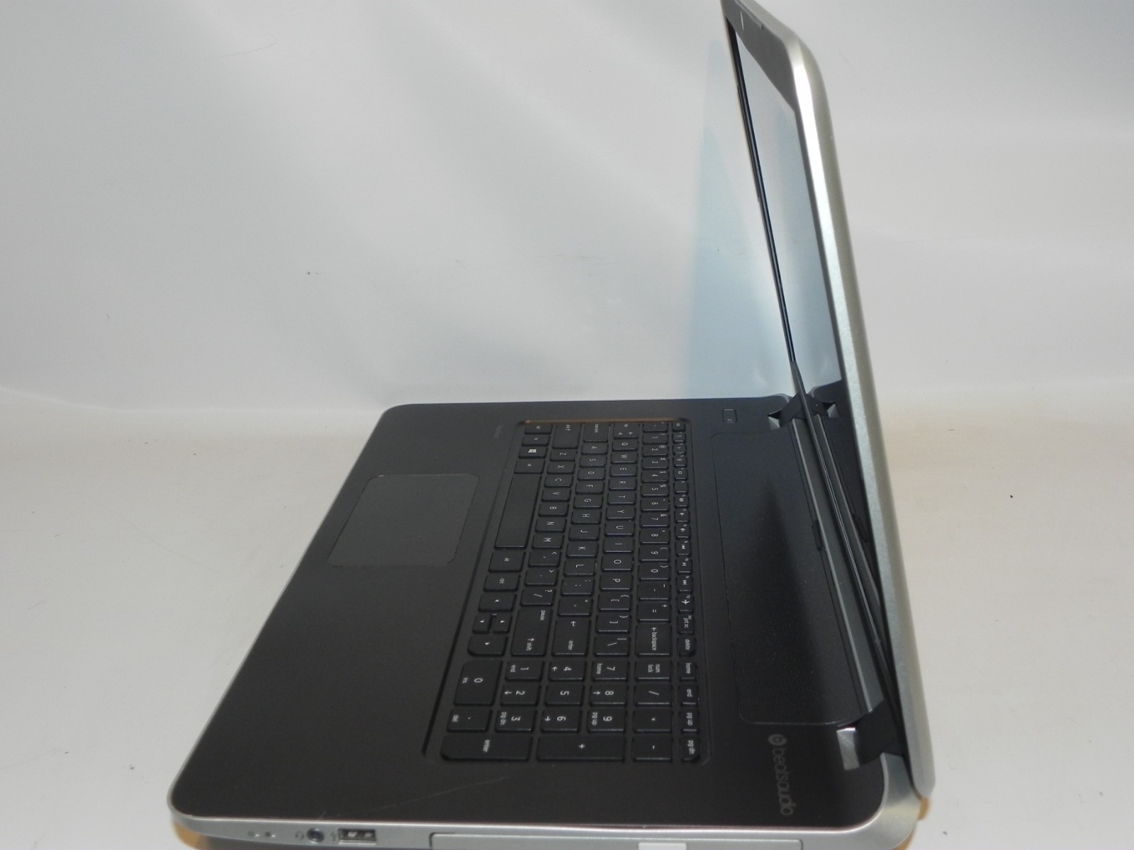 HP Pavilion 17 AMD A6-6310 1.6GHz 4GB RAM – FOR PARTS OR REPAIR –