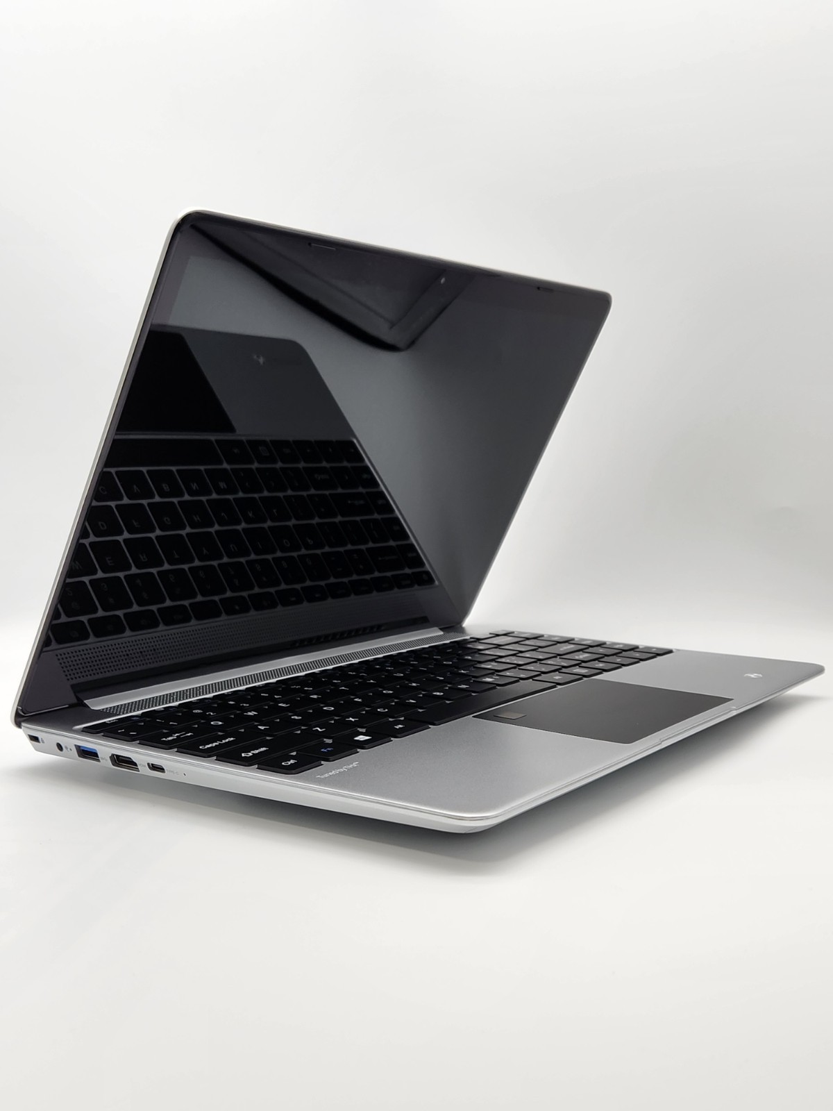 Gateway 14.1″ FHD i3-1005G1 12GB RAM 512GB SSD Win10 Home Fingerprint