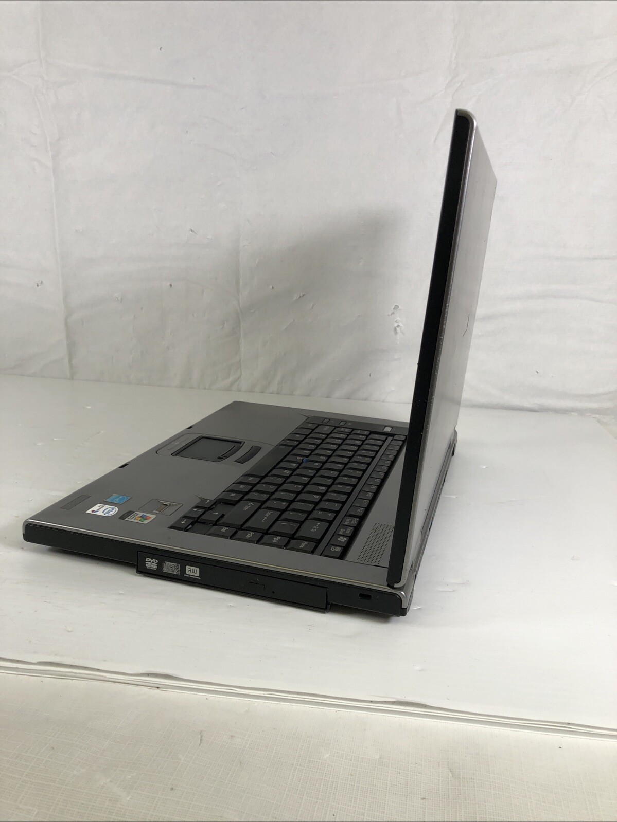 15.4” Toshiba Tecra A8-S8414 Laptop 120 GB HDD / 1 GB RAM / PARTS / BAD SCREEN