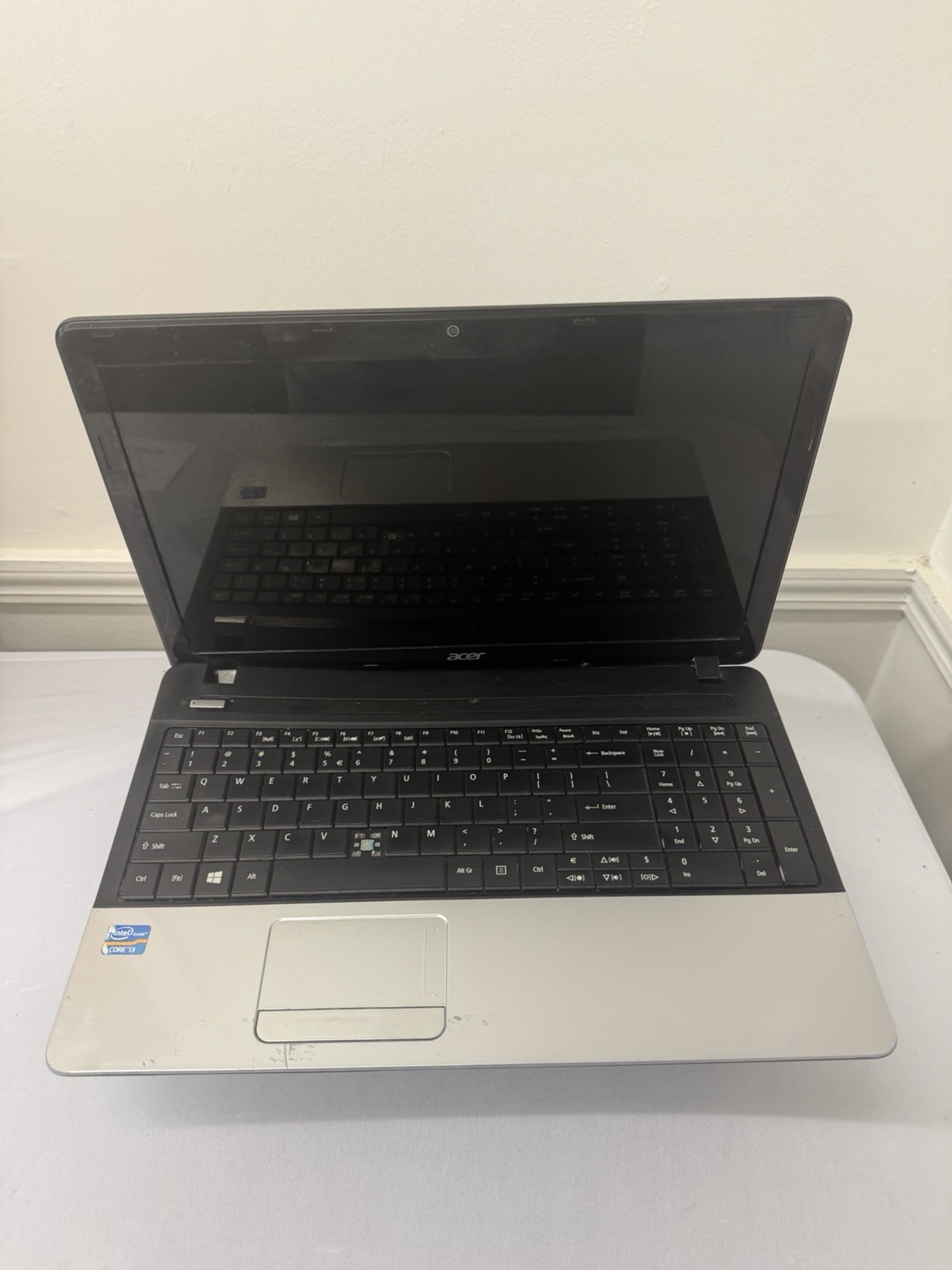 Acer Aspire E1-Q5WPH Laptop – Unknown if Screen is Good- Intel i3- Read Des