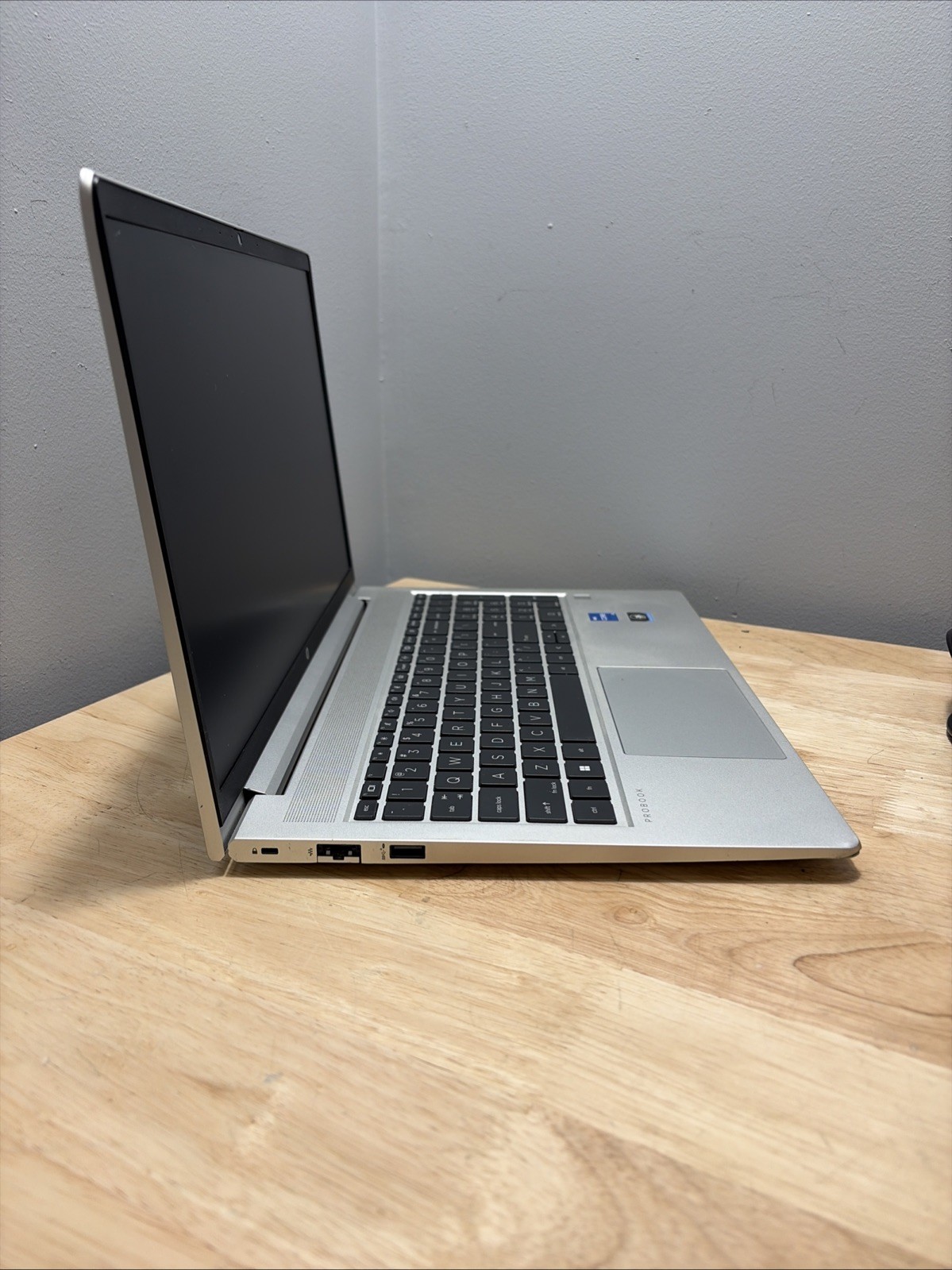 HP ProBook 450 G9 15′ CORE I5-1235U 1300 MHZ 16GB, 256GB WCAM WIFI WIN11 CORD