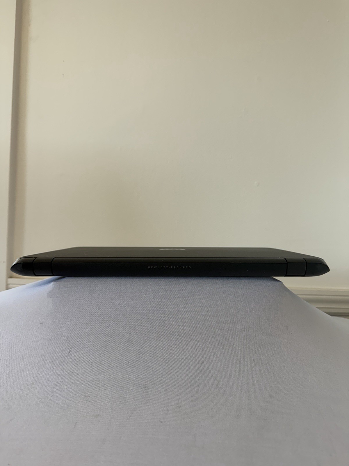 HP Laptop 15-f211wm – Intel – NO RAM – NO Storage – NO Battery – NO OS- Read Des