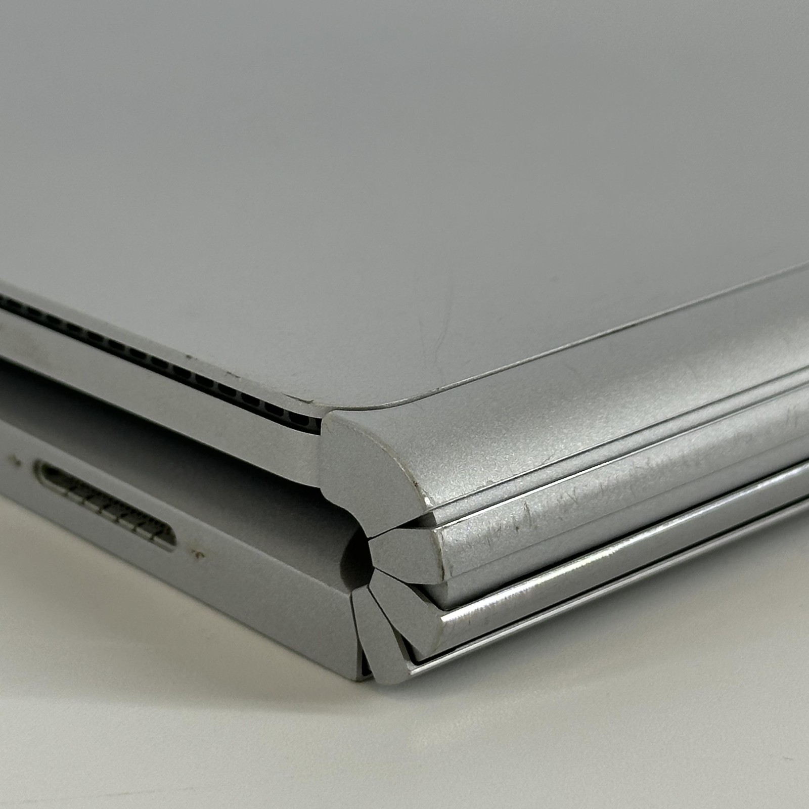 Microsoft Surface Book 2 15 3.5K TOUCH i7-8650U 16GB 512GB GTX 1060 – GOOD