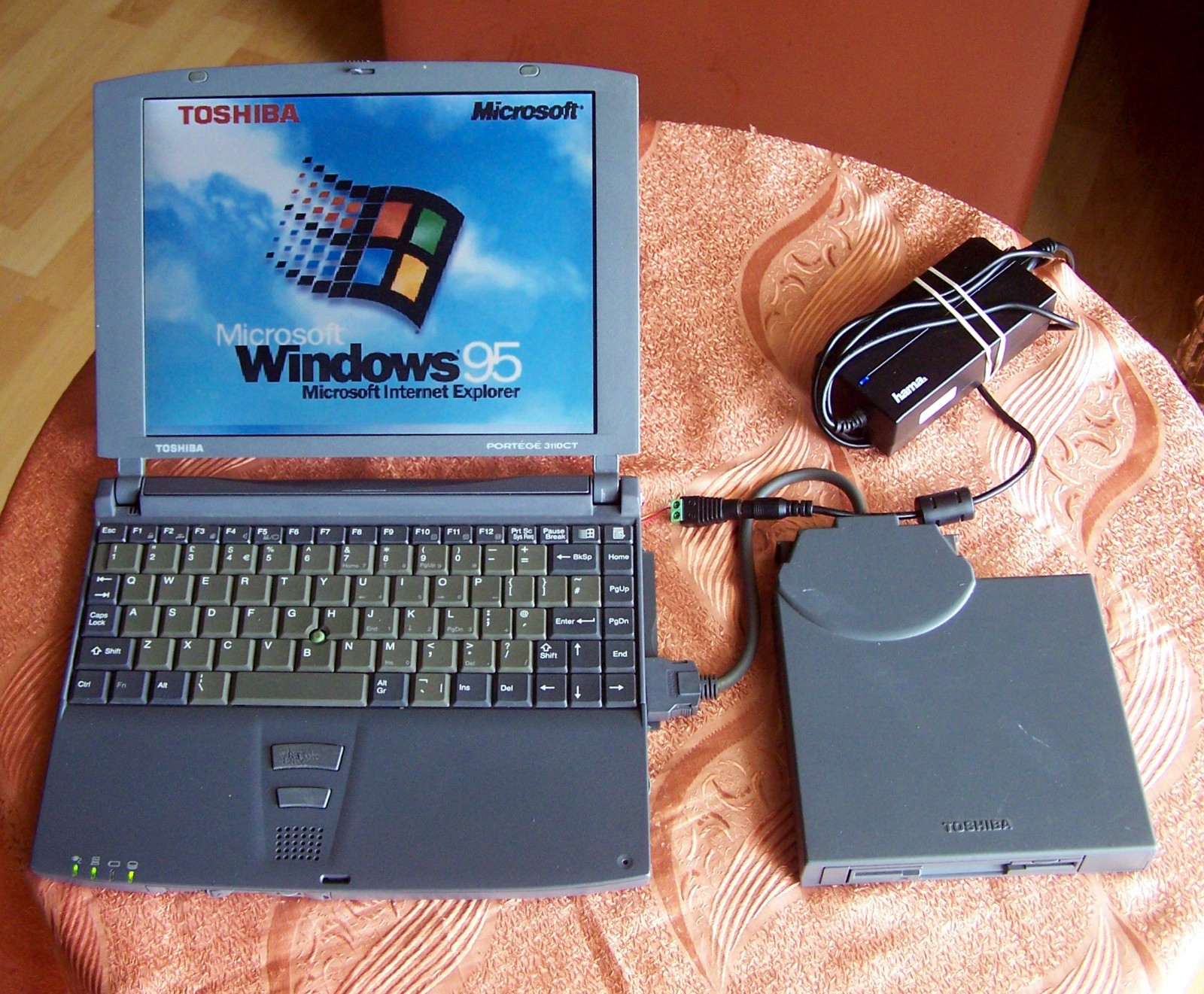 Win95 Toshiba Portege 3110CT Pentium 2, 300MHz 64MB 4GB Floppy Dos-ΝΟ armada cds