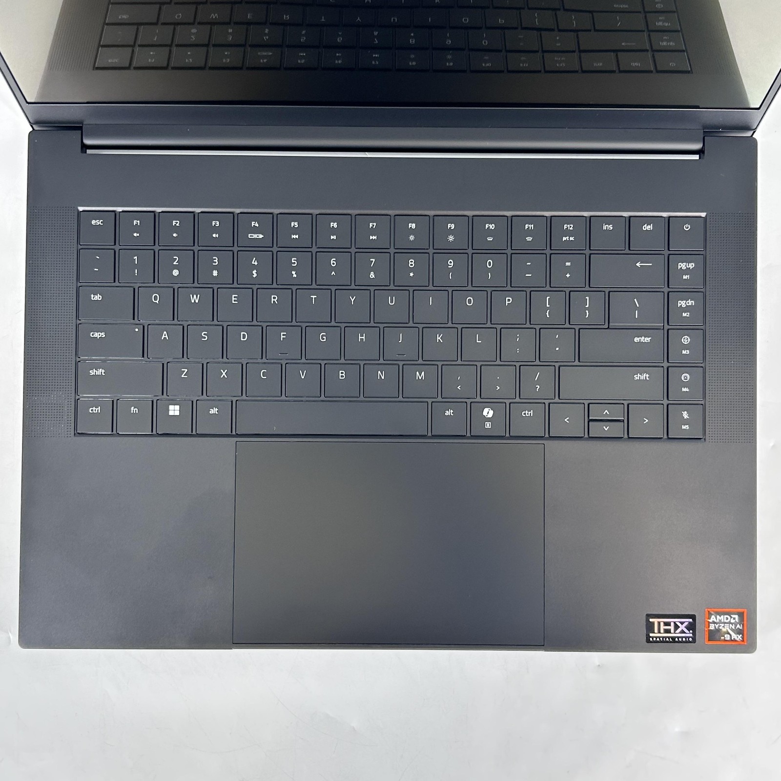 Razer Blade 16 Black 240Hz QHD+ 2.0 GHz Ryzen AI 9 HX 370 64GB 2TB/2TB RTX 5090