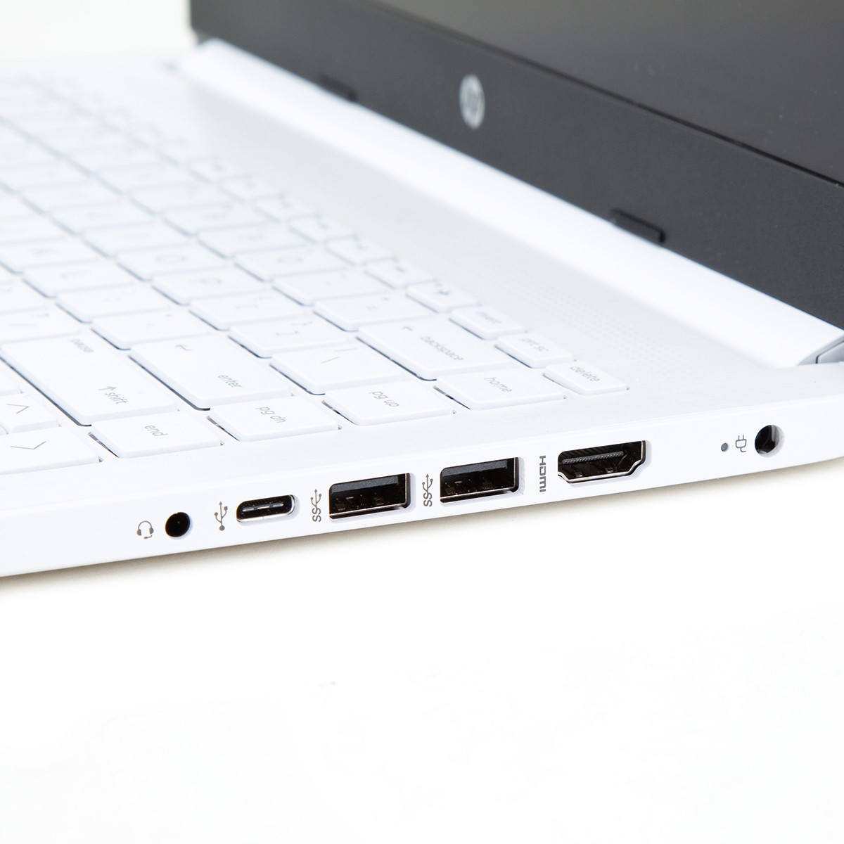 HP 14-dq3220nr 14″ HD Touchscreen Laptop – Snowflake White SKU#2004043