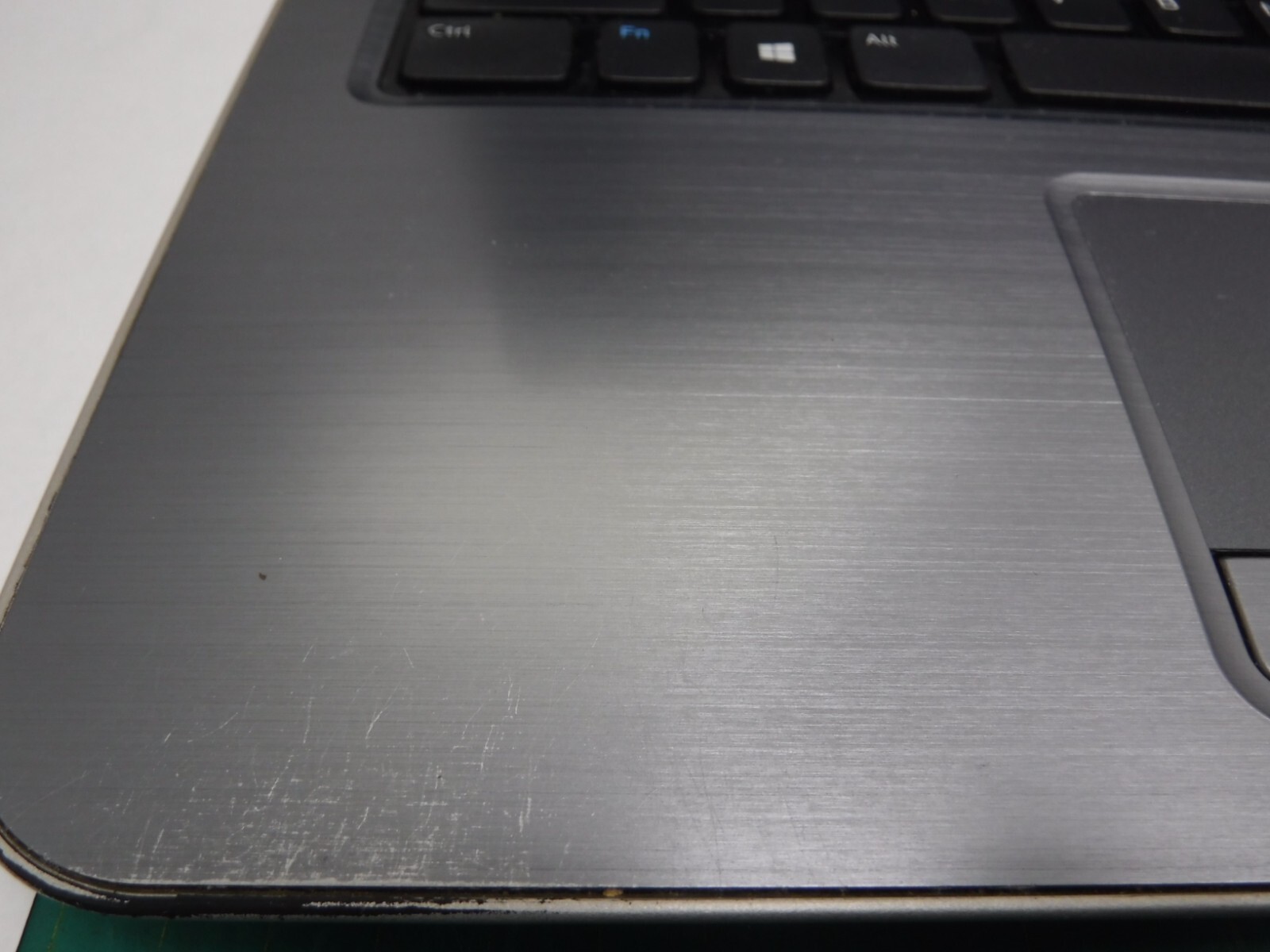 Dell Inspiron 5721 i7-3537U 17″ Intel core 2.0 GHz 8 GB Ram No HDD/OS/Battery