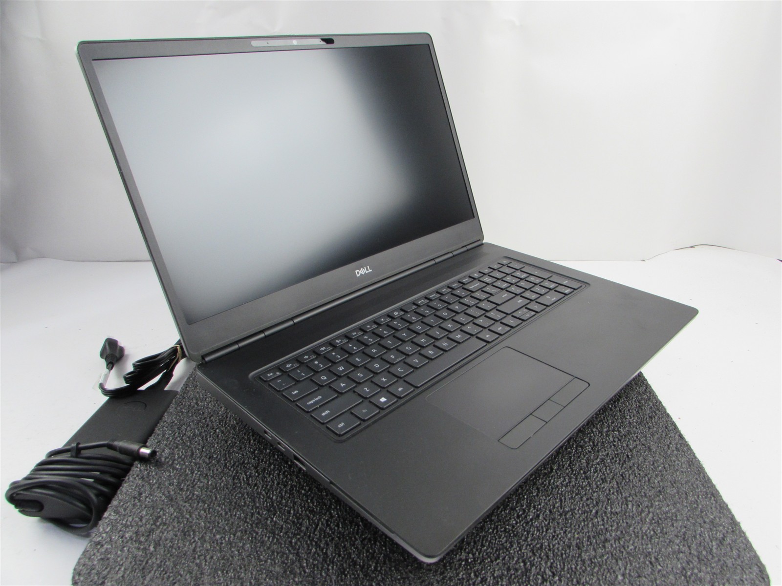 DELL PRECISION 7750 1920X1080 I7-10850H 1TB 32GB RAM RTX 3000 WIN 11 PRO NO BATT