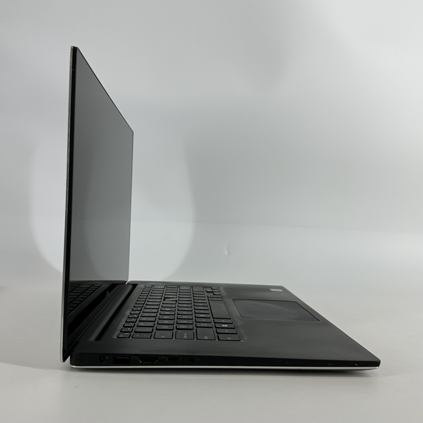 Dell XPS 15 9550 4K TOUCH i7-6700HQ 2.60GHz 32GB 1TB SSD GTX 960M – Bad Battery