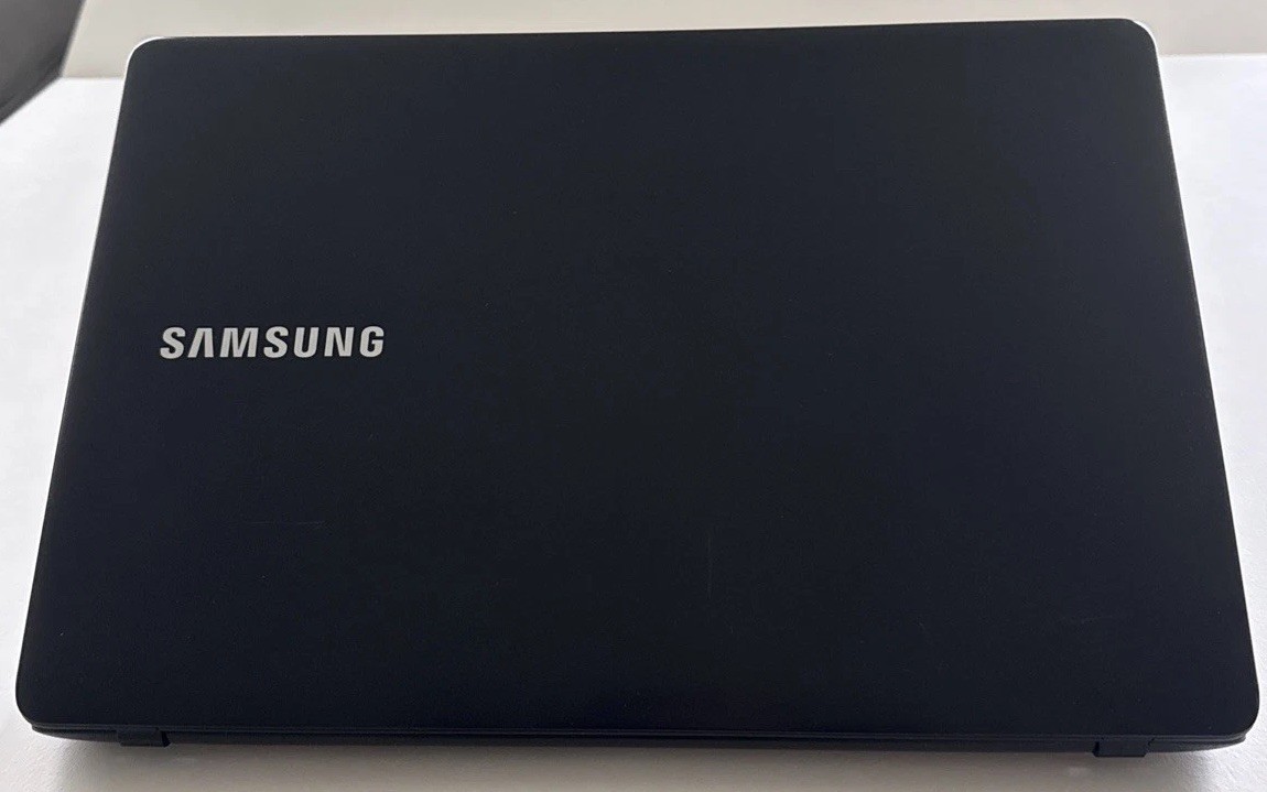 SAMSUNG NP530E5M X01US | INTEL CORE I5-7200U 2.50GHZ No Ram No HDD No Adapter