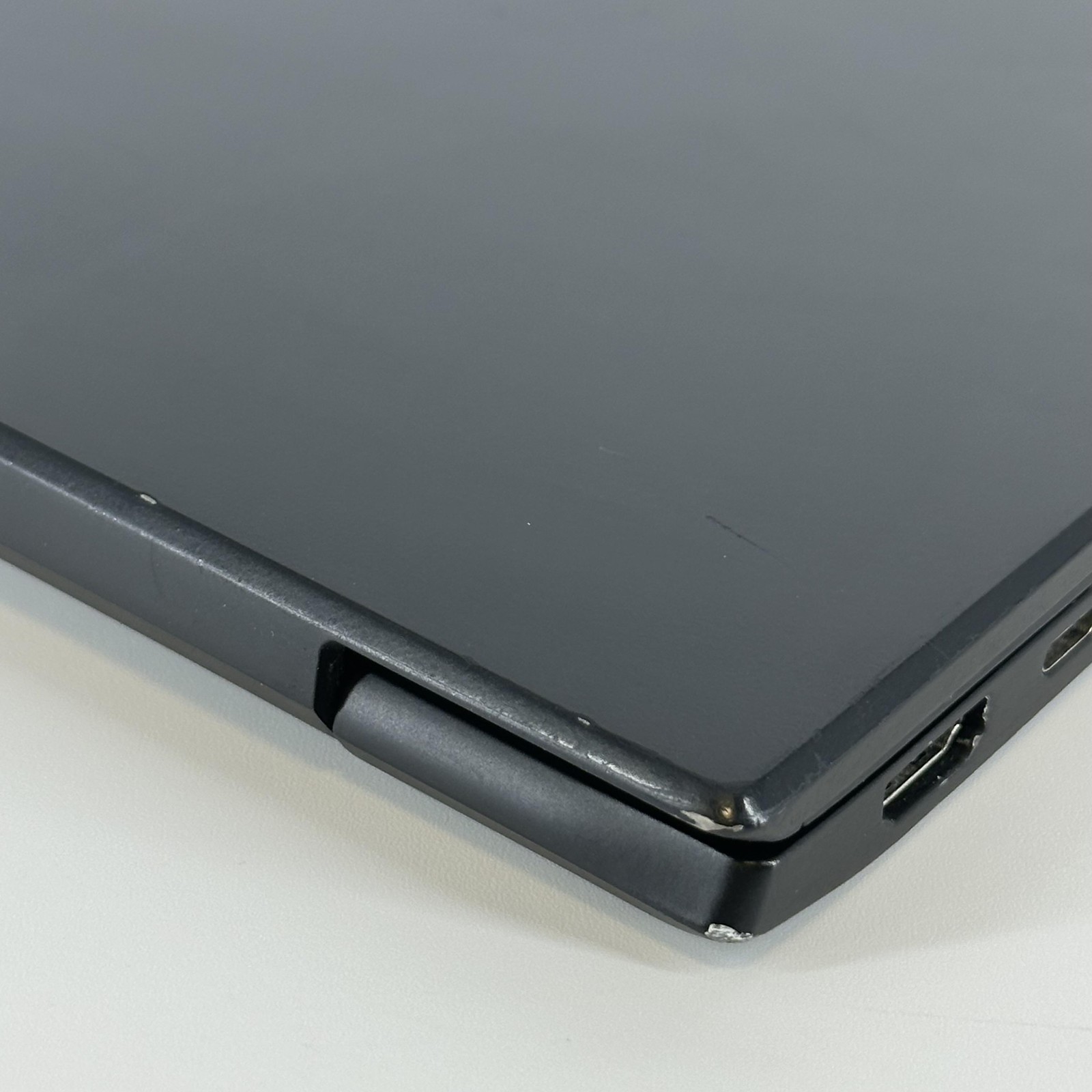 LG Gram 14 Black FHD+ 2.1 GHz i7-1260P 16GB 512GB SSD Good – No Feet