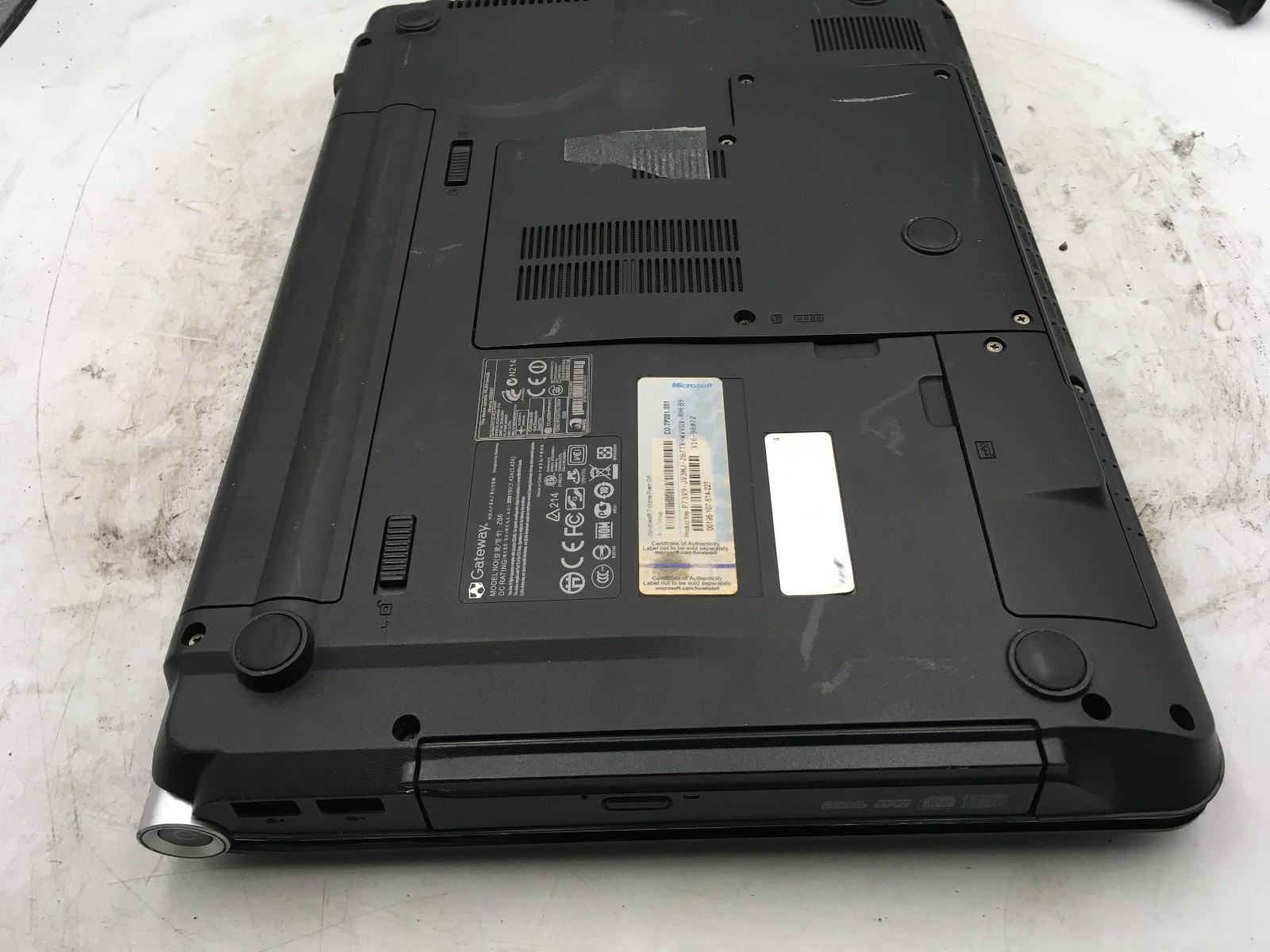 GATEWAY Z06 LAPTOP – FOR PARTS/BAD LCD – INTEL i5-11400H – NO RAM – READ – BB