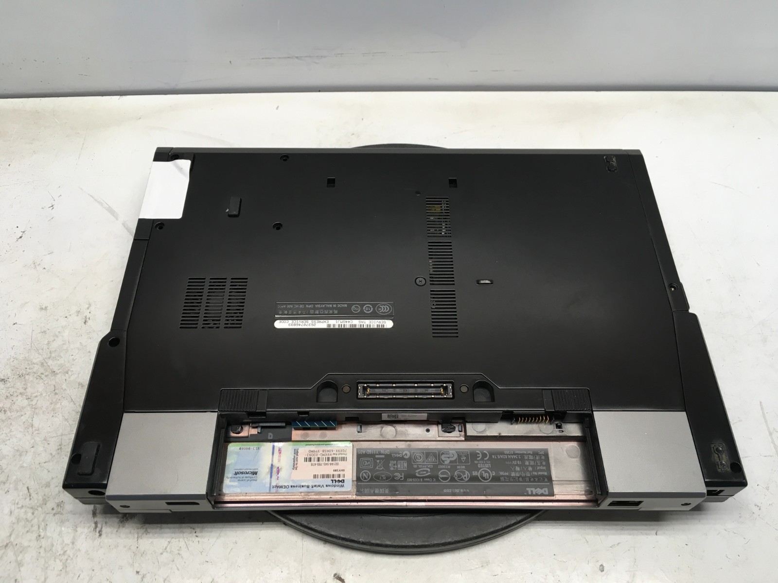 Dell Latitude E6500 Intel Core 2 Duo P8600 2.4GHz 2 GB NO HDD/Battery