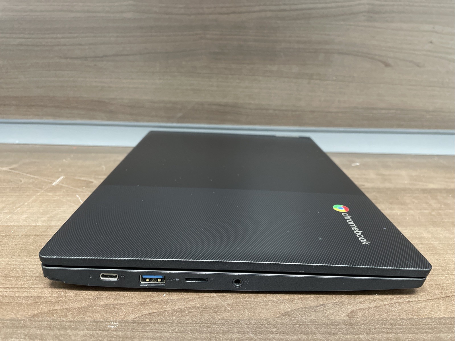 Lenovo Ideapad 3 11.6″ HD (AMD A6-9220C, 4GB RAM, 32GB eMMC) 82H40000US
