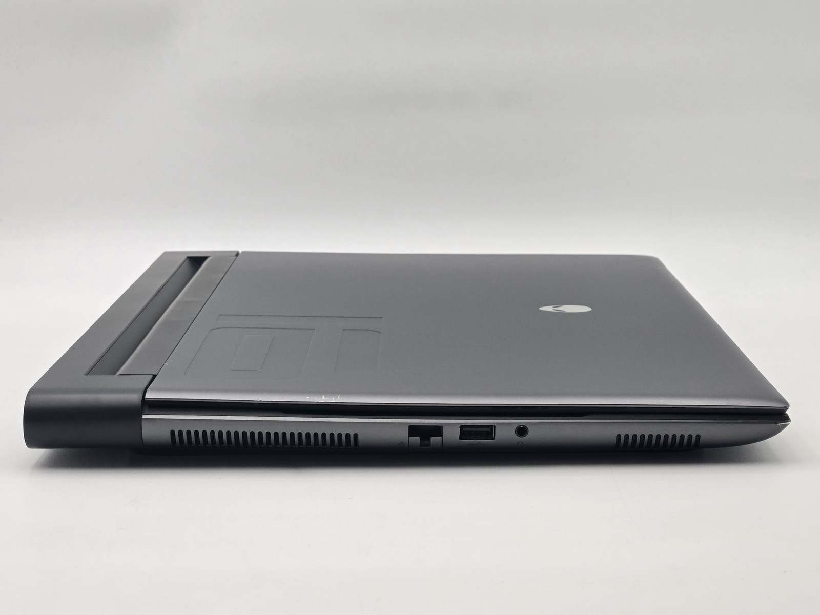 Dell Alienware m16 R1 16″ QHD+ i7-13700HX RTX 4070 16GB 1TB SSD W11 Pro