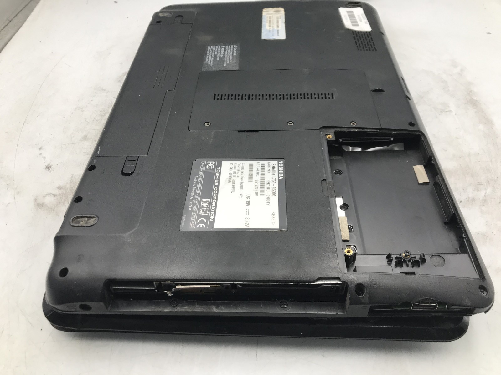 TOSHIBA SATELLITE L755 S5306 – FOR PARTS – INTEL I3 2330M – 4GB RAM – READ – BB!