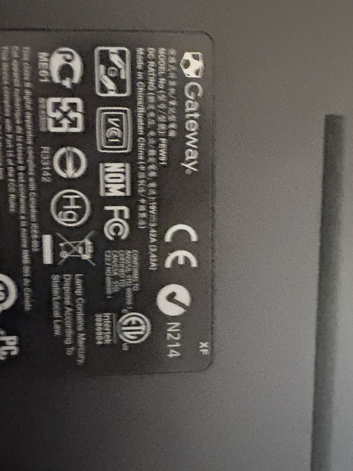 LOT OF VARIOUS BRANDS LAPTOPS/UNTESTED/FOR PARTS OR REPAIR – Dell – Hp – Gateway