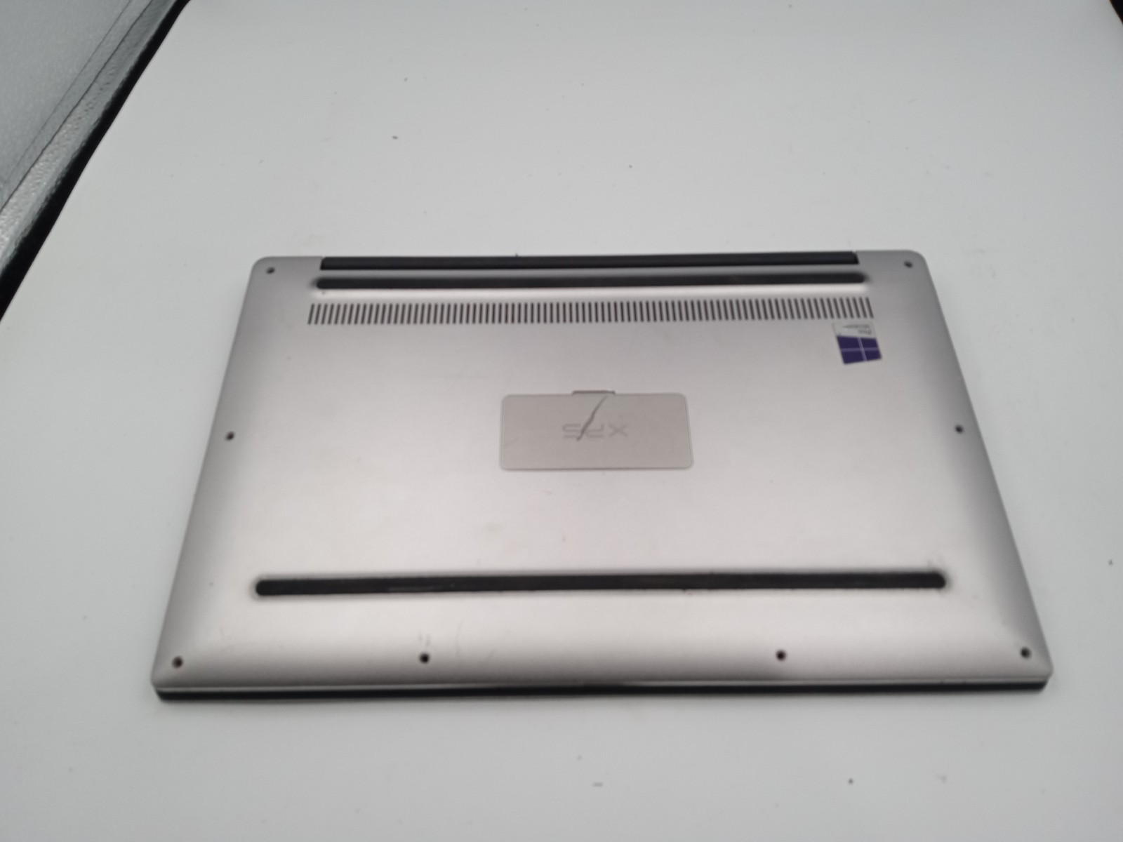 Dell XPS 13 9360 13″ Laptop Intel i5-7200U 8GB RAM – CRACKED SCREEN – READ -RR