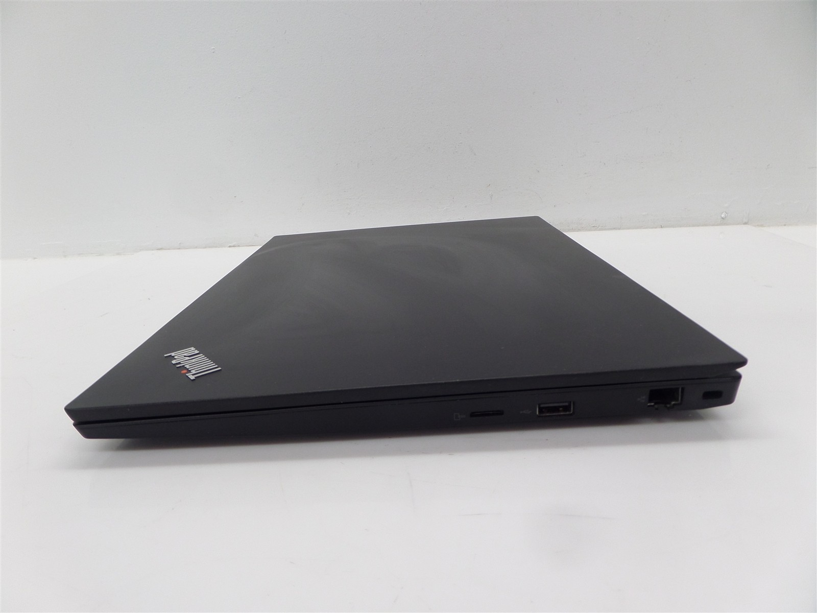 Lenovo ThinkPad E590 15.6″ w/ i7-8565U 1.8GHz CPU 4GB RAM – No HDD/Battery