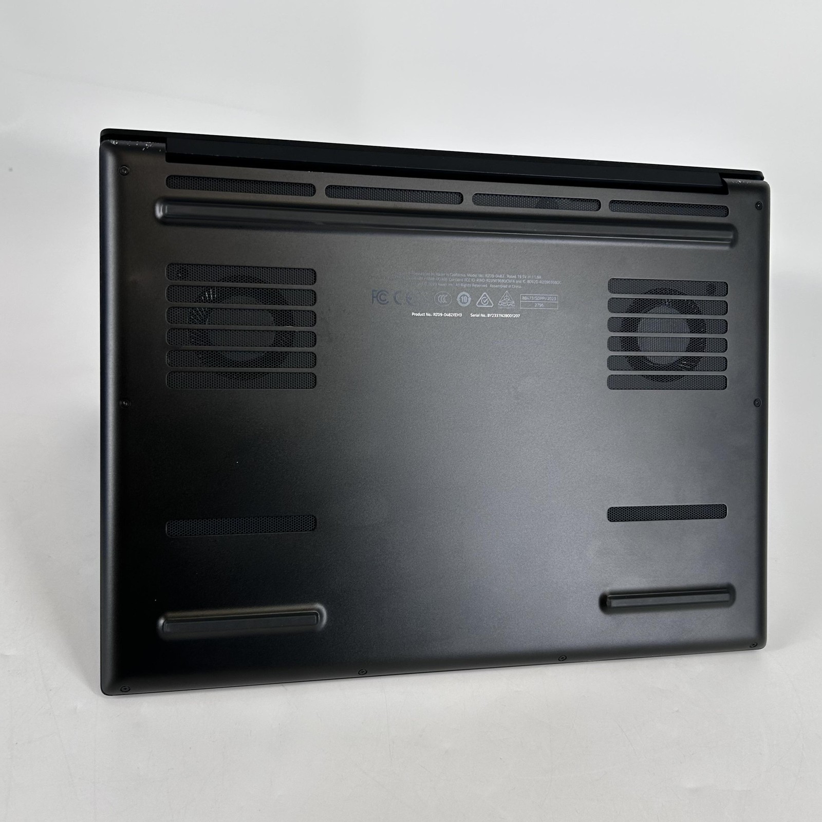 Razer Blade 14 240Hz QHD+ 4.0 GHz Ryzen 9 7940HS 16GB 1TB SSD RTX 4070 Good