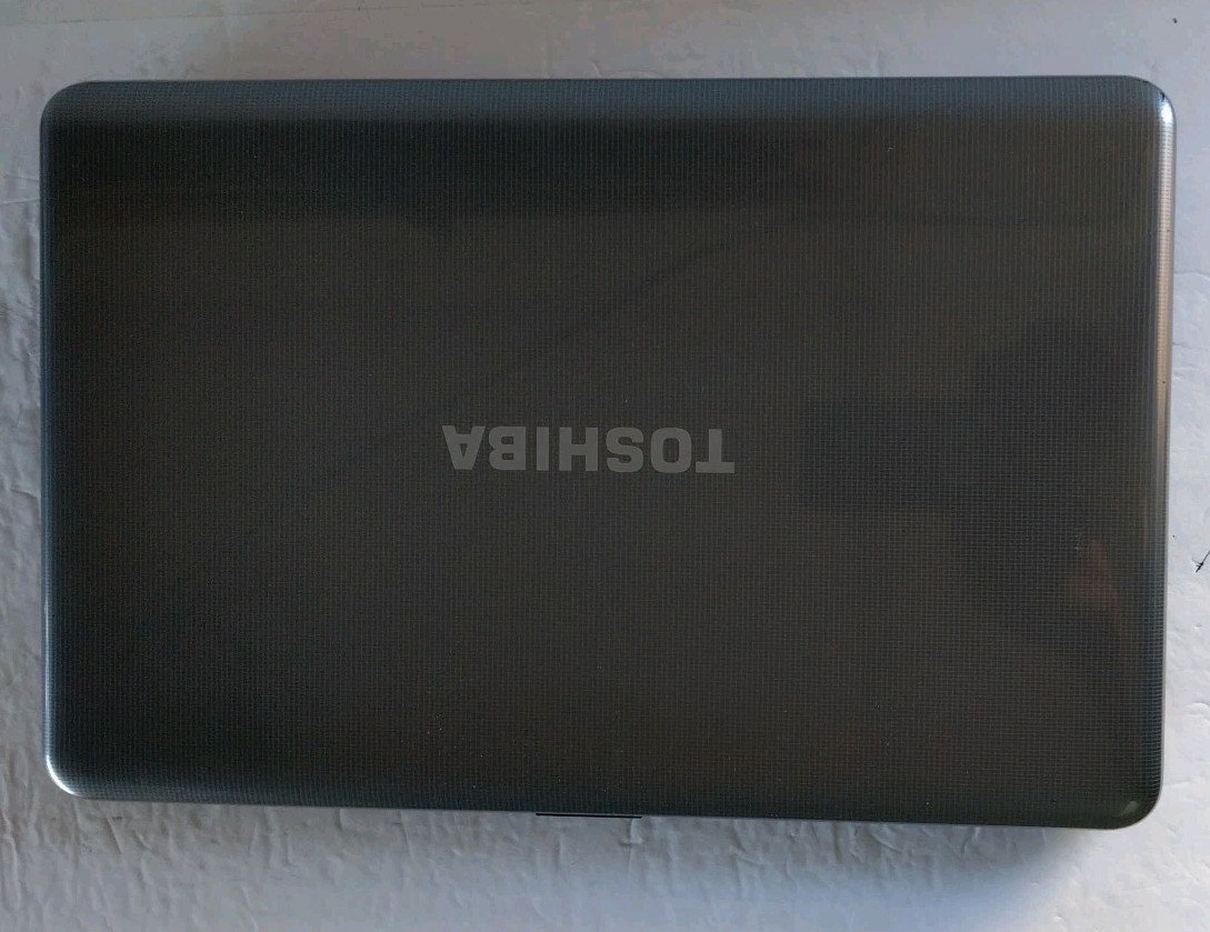 TOSHIBA SATELLITE L875-S7208 17.3″ 1 TB 8GB INTEL CORE i3-2370 2.40 GHz 10 PRO