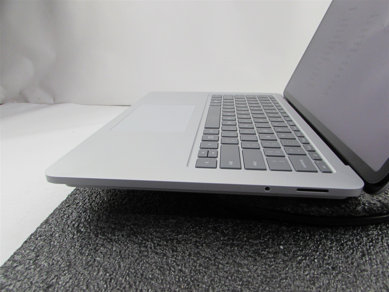 Microsoft Surface Laptop Studio 1964 i7-11370H 1TB SSD 32GB RTX A2000 *No A/C*