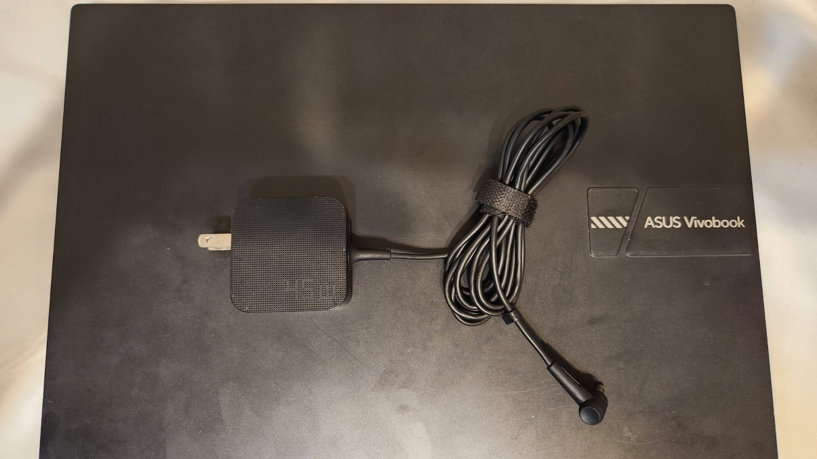 Asus Vivobook X1605za_F1605ZA FOR PARTS Comes with charger. Will not turn on.
