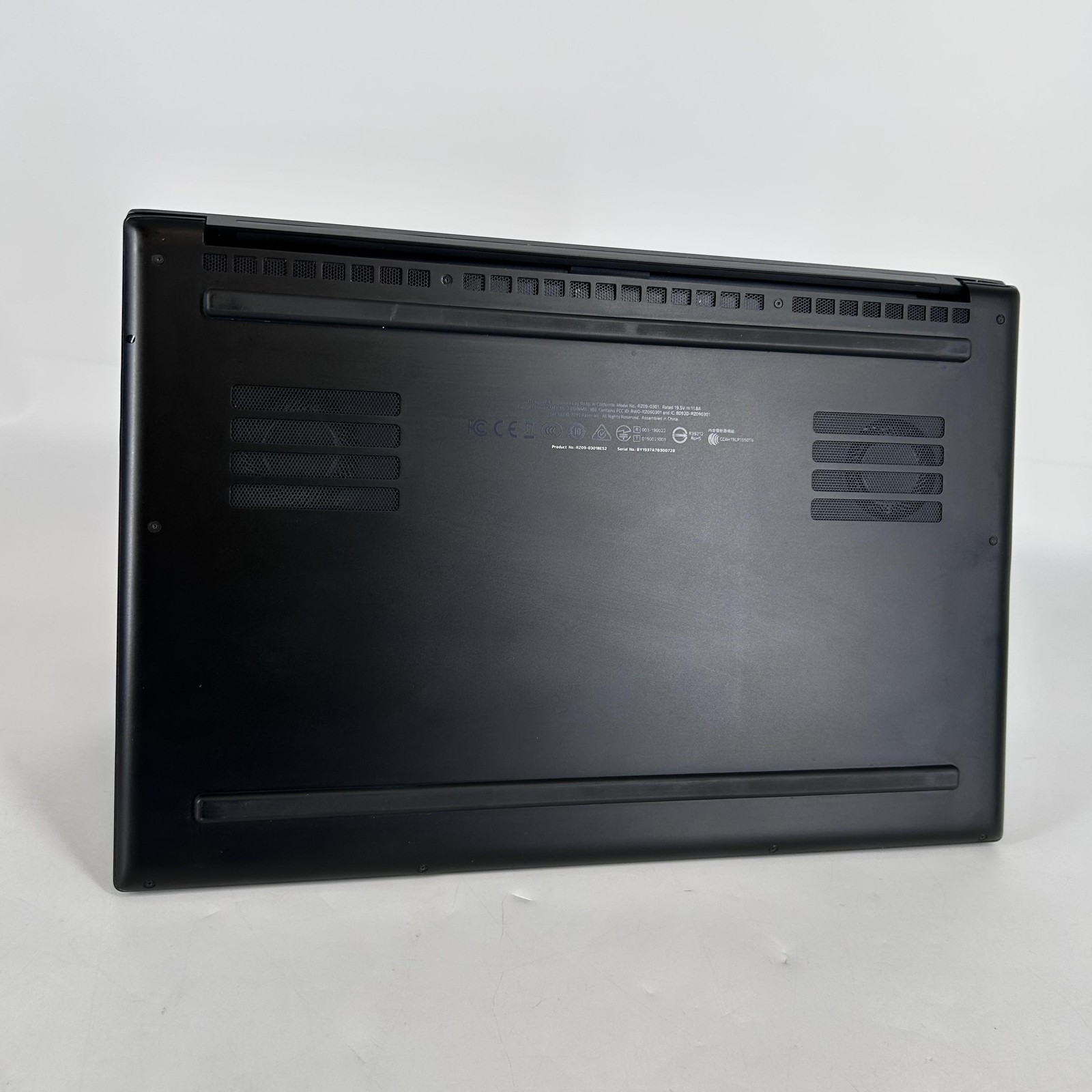 Razer Blade 15 Advanced 4K TOUCH i7-9750H 2.60GHz 16GB 1TB SSD RTX 2080 Max-Q