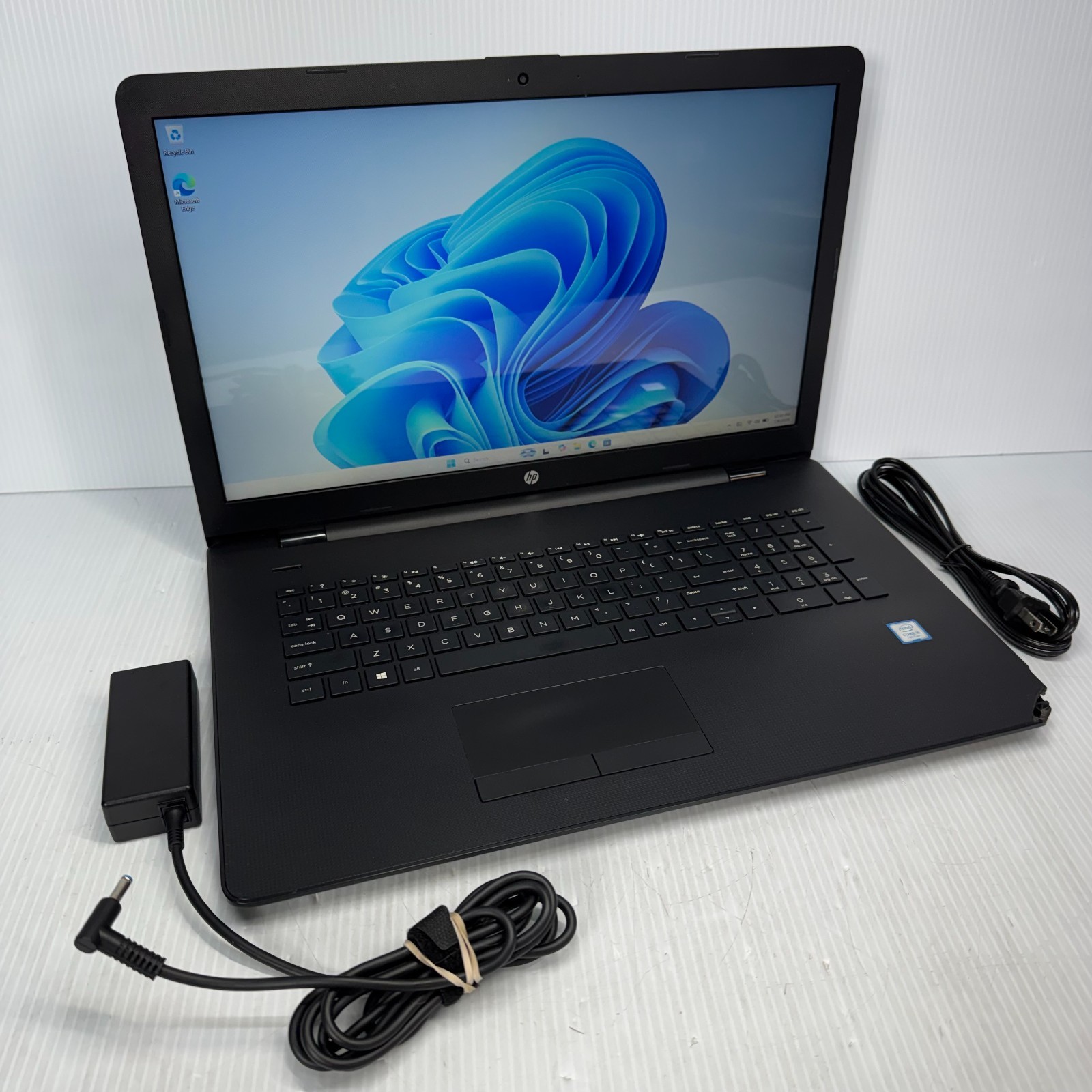 HP 17-bs049dx i5-7200U 17.3″ Windows 11 Laptop 128GB SSD **WEAR SEE PICS