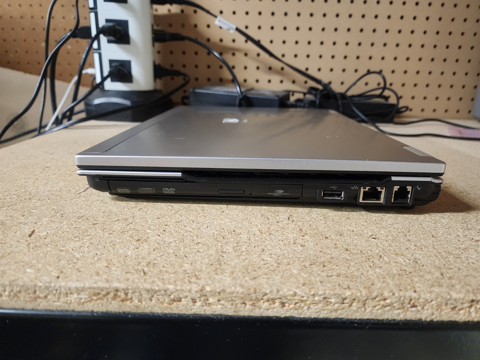 HP EliteBook 6930P Laptop Intel C2D T9400 2.53GHz 2GB RAM No HDD/OS AMD GPU