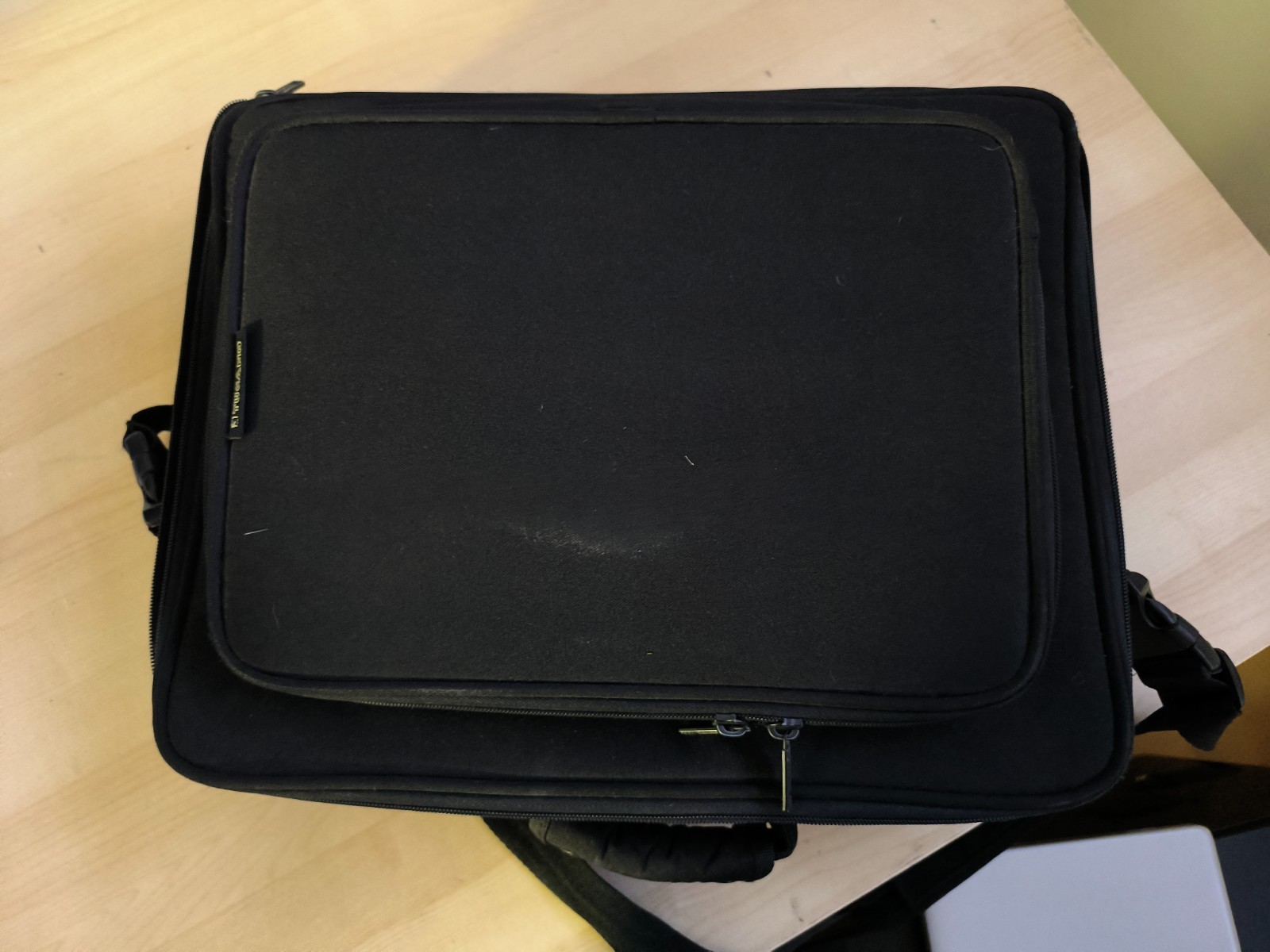 Dell Vostro 3500 i5 M520 8GB 300GB NVIDIA 310M WiFi Webcam Bag