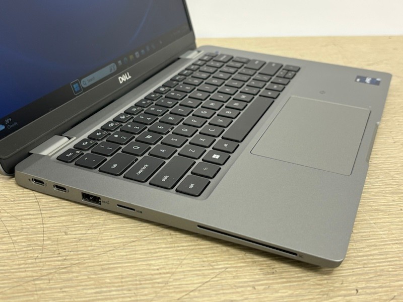 Dell Latitude 5330 FHD Intel i7-1265U 16GB RAM 256GB SSD Windows 11 Pro Laptop