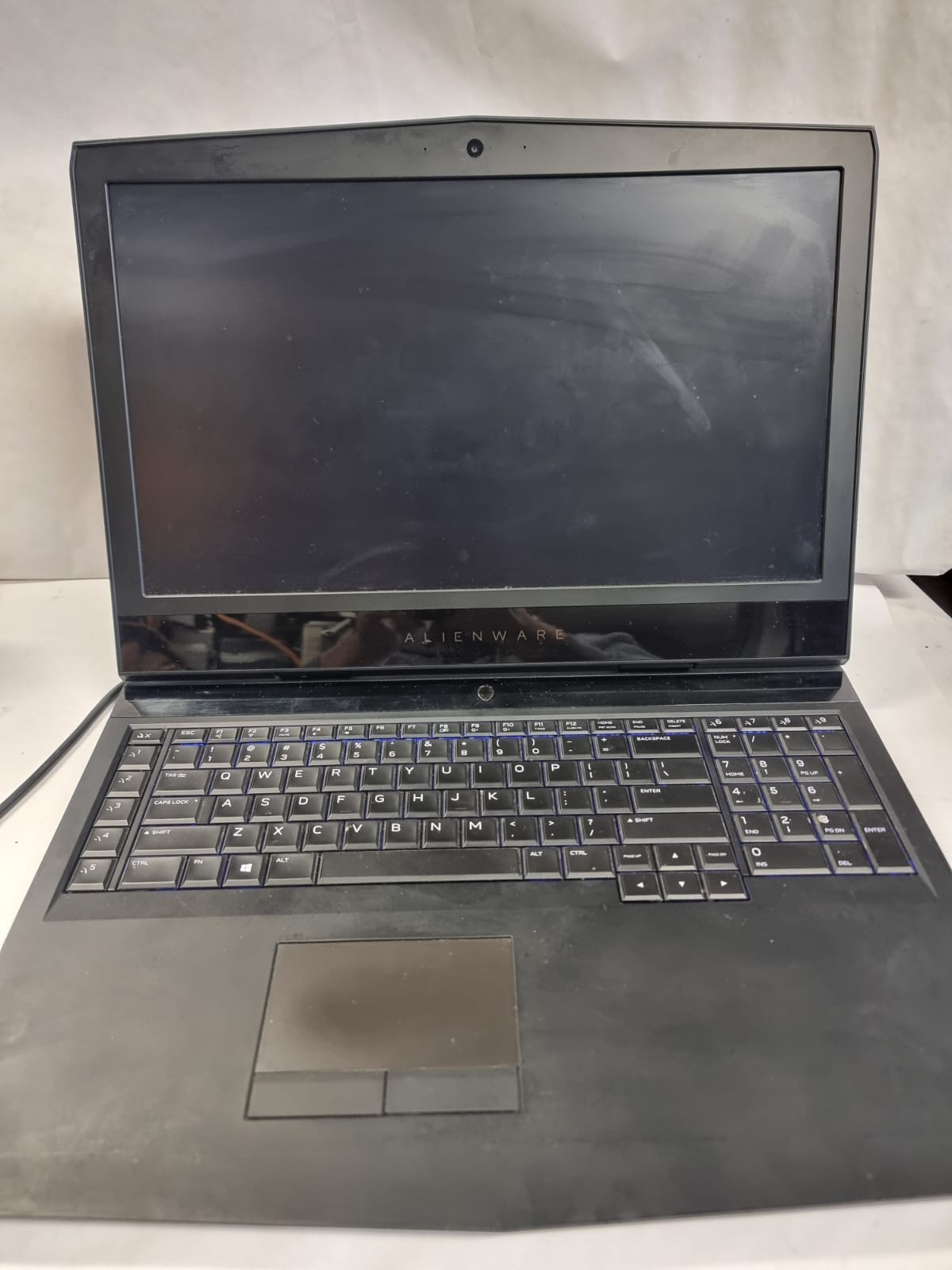 Alienware 17 R5 i7-8750H 16 GB RAM 256GB SSD /GTX 1060 / Fan issue / Read pls
