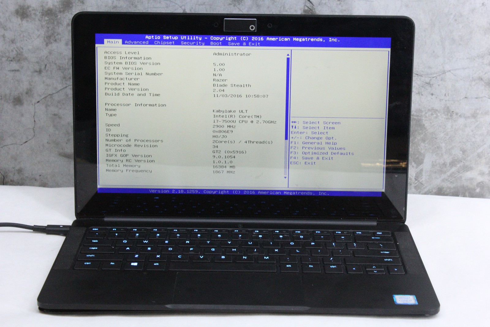 Razer Blade RZ09-01962E12 *No Battery or SSD* i7-7500U, 16GB Onboard Ram As-Is