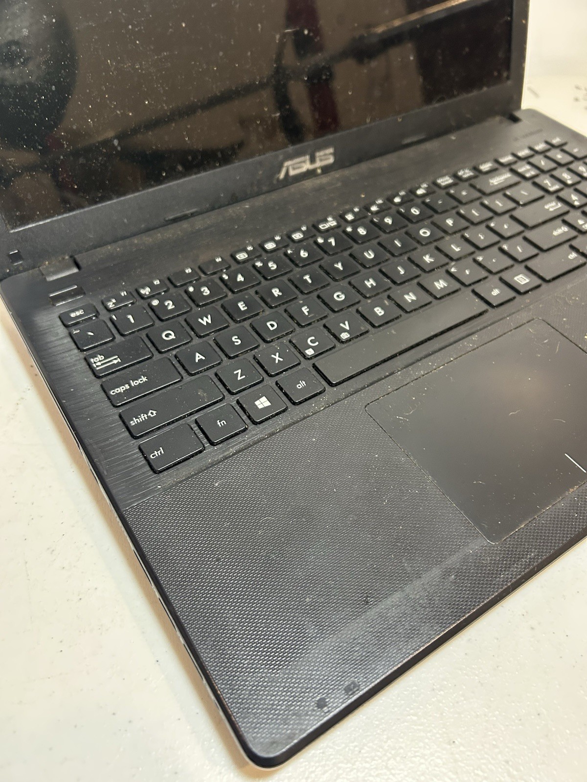 ASUS D550M Laptop Responsive Keyboard Missing DVD Drive No Charger Untested