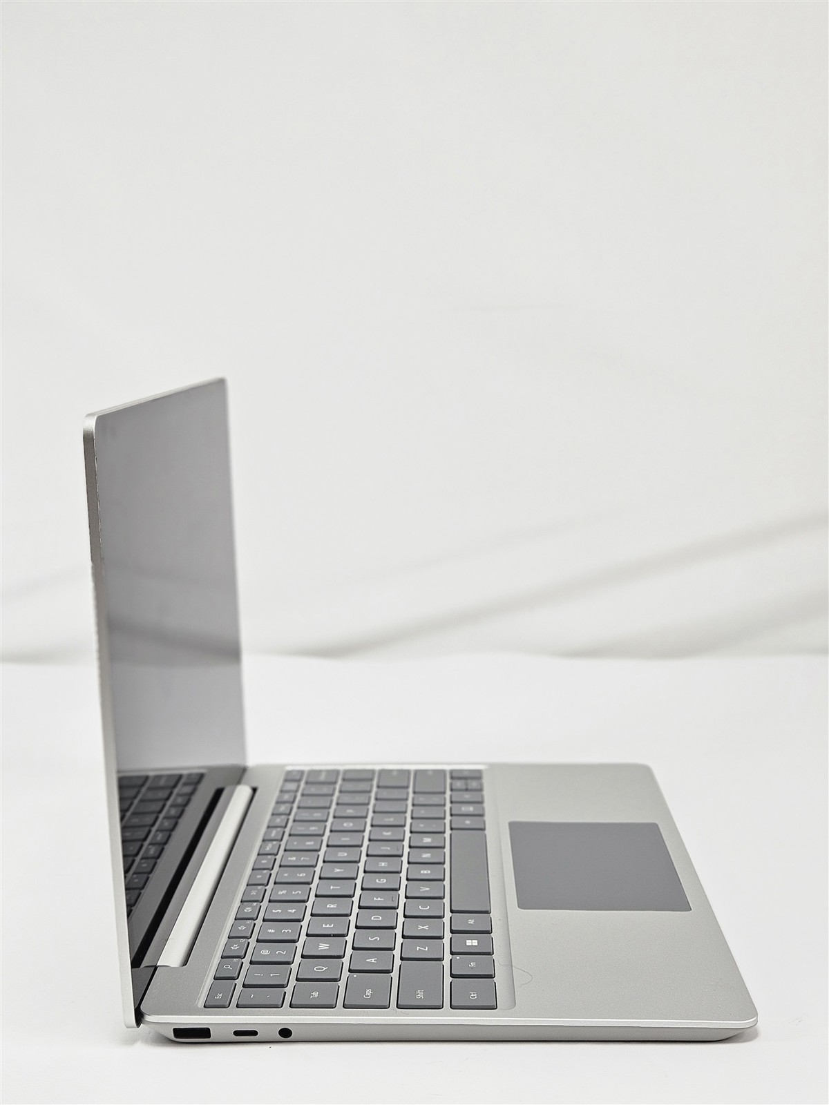 Microsoft Surface Laptop Go 2 i5-1135G7 2.4GHz 256GB SSD 16GB Iris Xe 12.4″