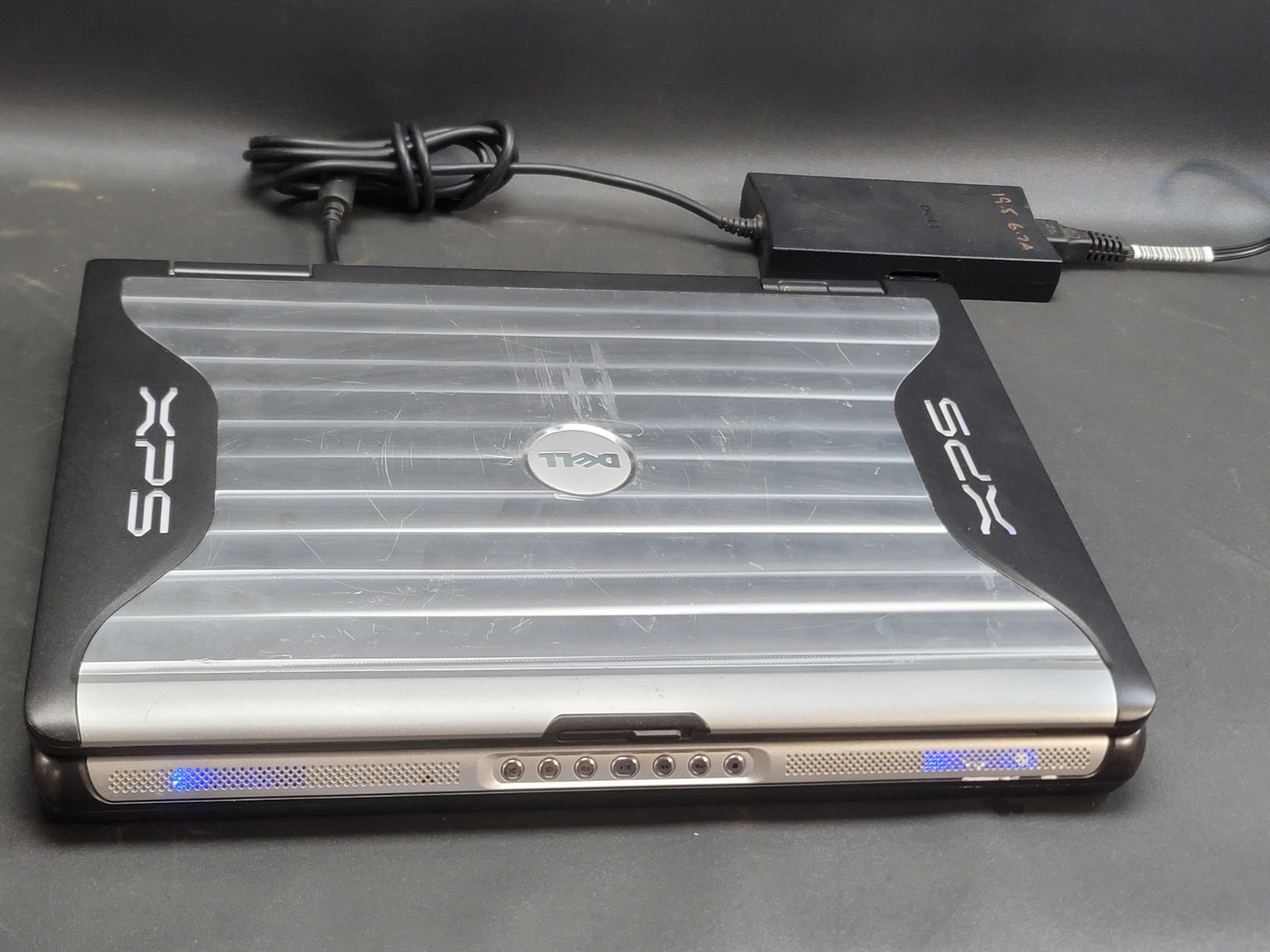 Dell Linux Ubuntu PP14L with Power Adapter PA-13 NEEDS NEW SCREEN