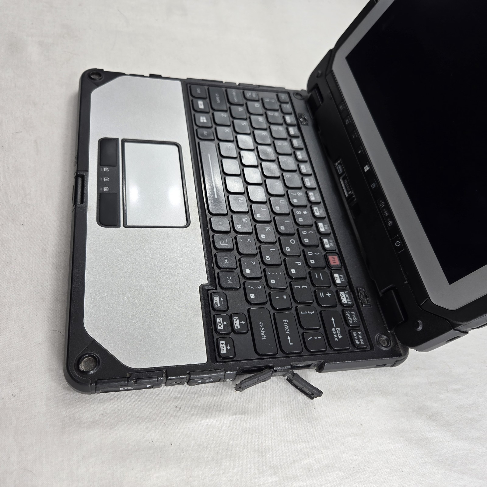 Panasonic Toughbook CF-20 10.1″ i5-7Y57 1.20GHz 256GB SSD 8GB 4G | Grade C