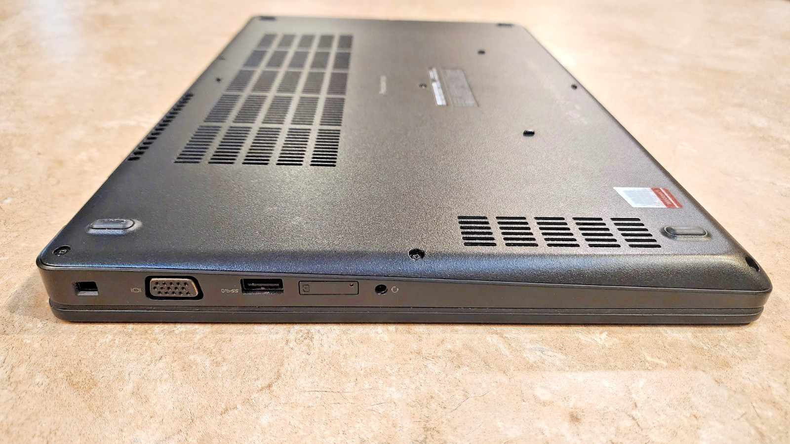 Dell Precision 3520 15.6″ Quad-Core i7-6820HQ 16GB RAM 256GB SSD Quadro M620