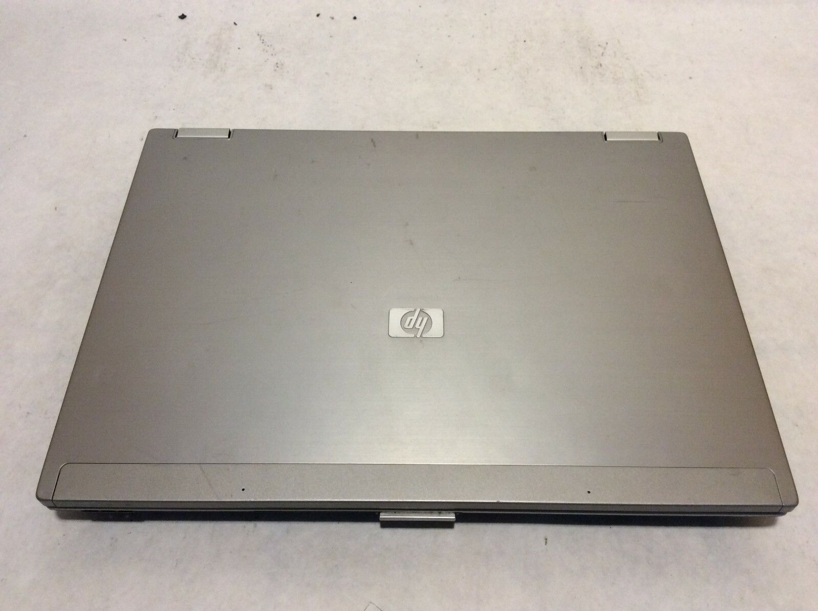 HP EliteBook 6930p Laptop 14″ Intel Centrino 2 MISSING KEYBOARD & BAD SCREEN -PP