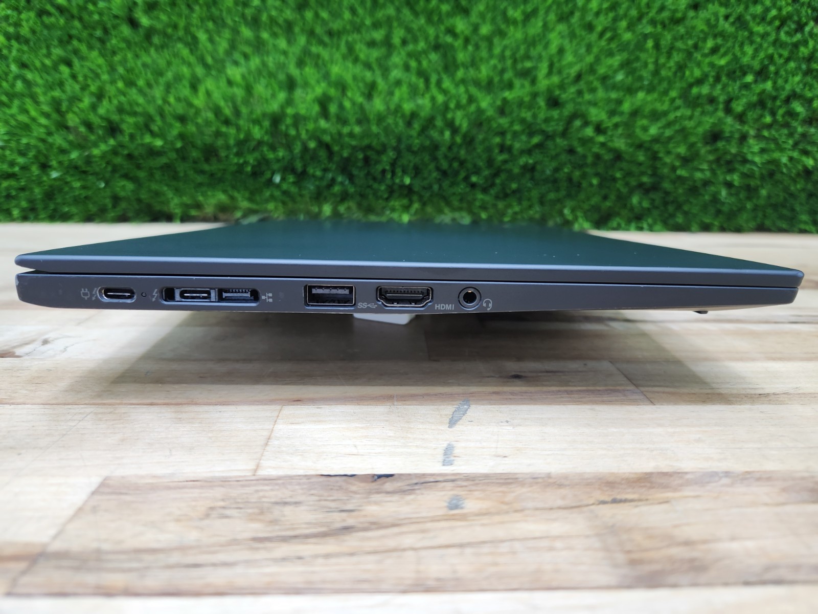 Lenovo ThinkPad X1 Carbon Gen 7 14″ FHD i5-10210U 8GB 256GB SSD Windows 11 Pro ~