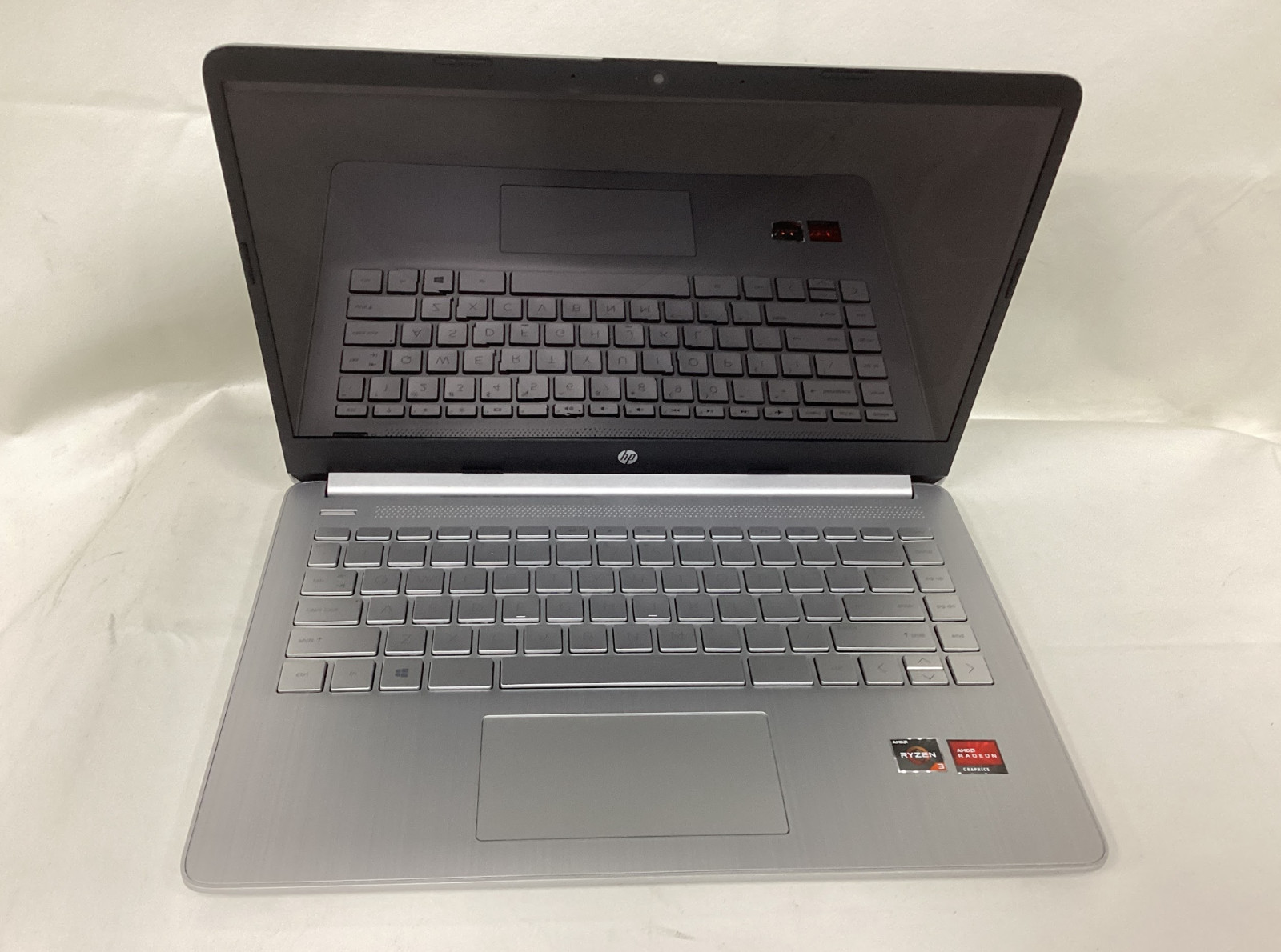 HP 14″ fq0032m Laptop AMD Athlon Silver 4GB 128GB – Broken Screen & Battery